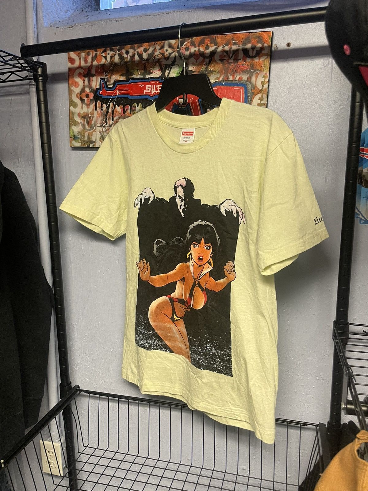 Supreme Supreme Vampirella Tee Pale Yellow Medium Size US M / EU 48-50 / 2 - 8 Thumbnail