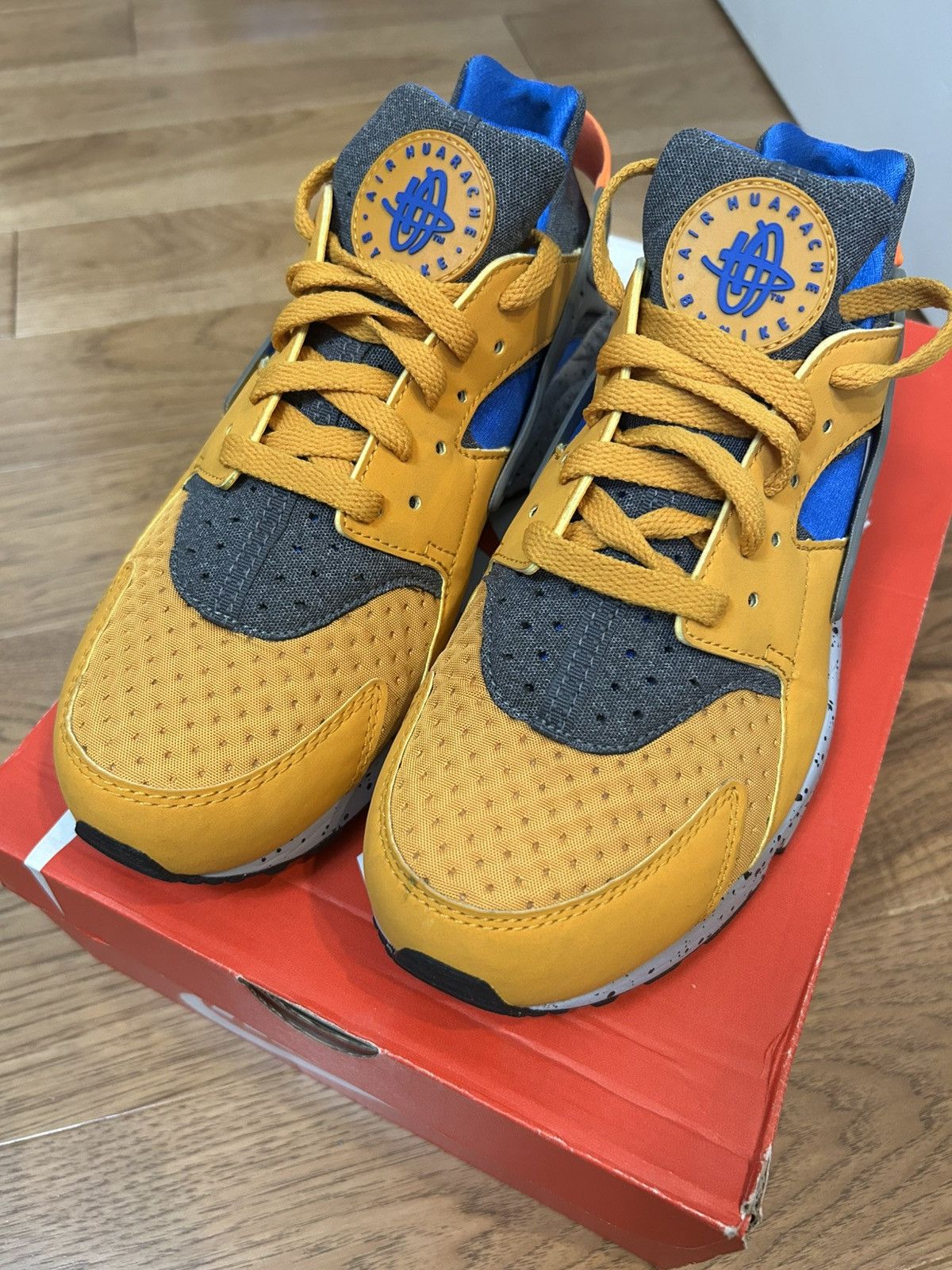Nike Nike Huarache Gold Leaf (RARE) Size US 9 / EU 42 - 3 Thumbnail