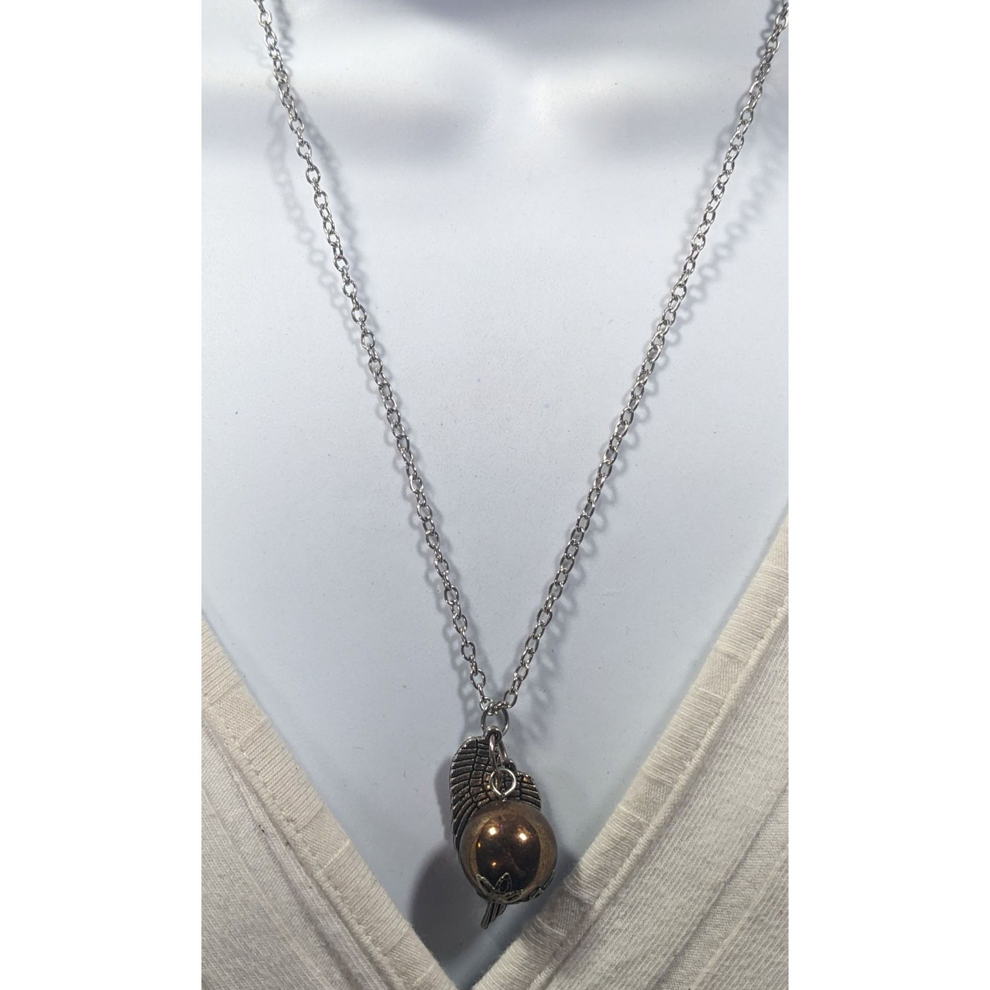Other Whimsical Angel Pendant Necklace Silver Tone Wings With Gold Size ONE SIZE - 6 Thumbnail