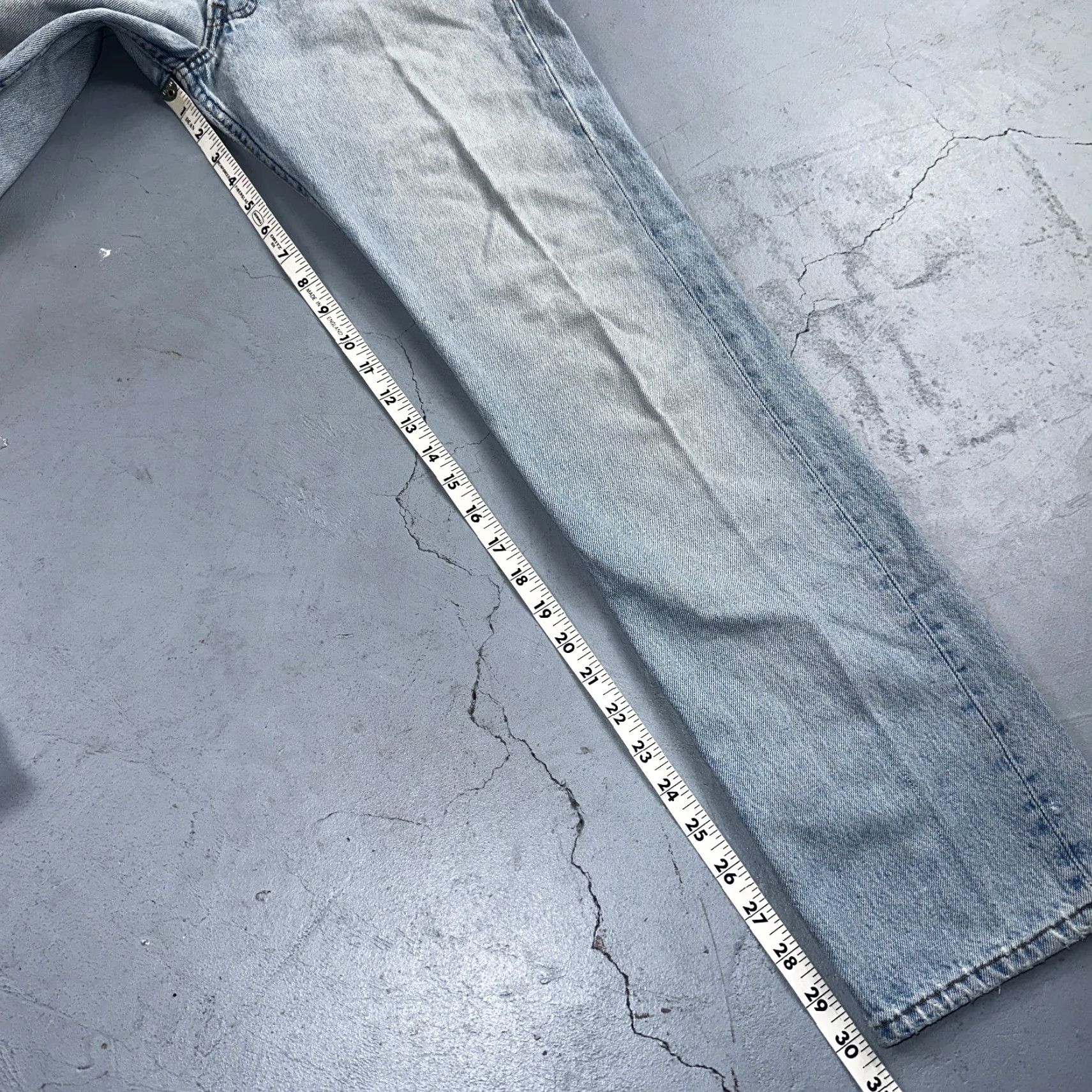 Levi's VINTAGE Levi's 501 Jeans Women 30x32 Straight Leg 90s USA Blue Light Wash Denim Size 30" / US 8 / IT 44 - 5 Thumbnail