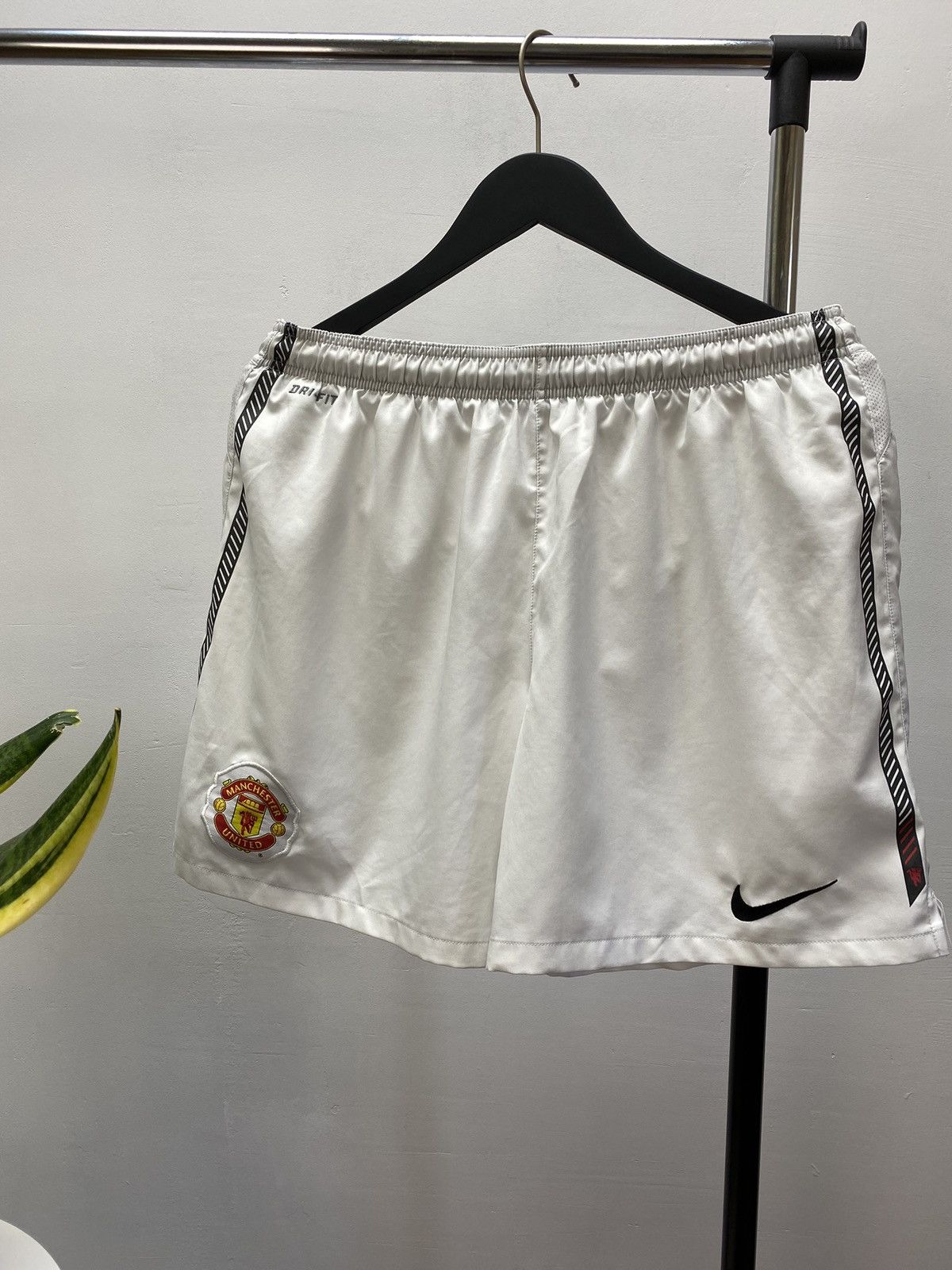 Nike Nike Manchester United 2010 2011 Football Soccer Shorts Size US 32 / EU 48 - 1 Thumbnail