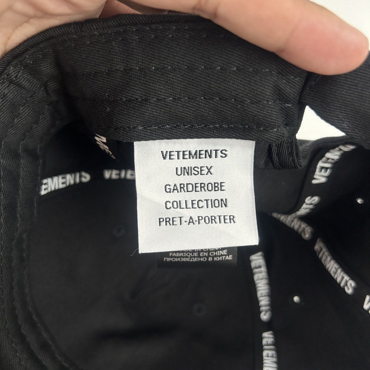 Vetements Vetements VIP Crystal Cap Size ONE SIZE - 10 Thumbnail