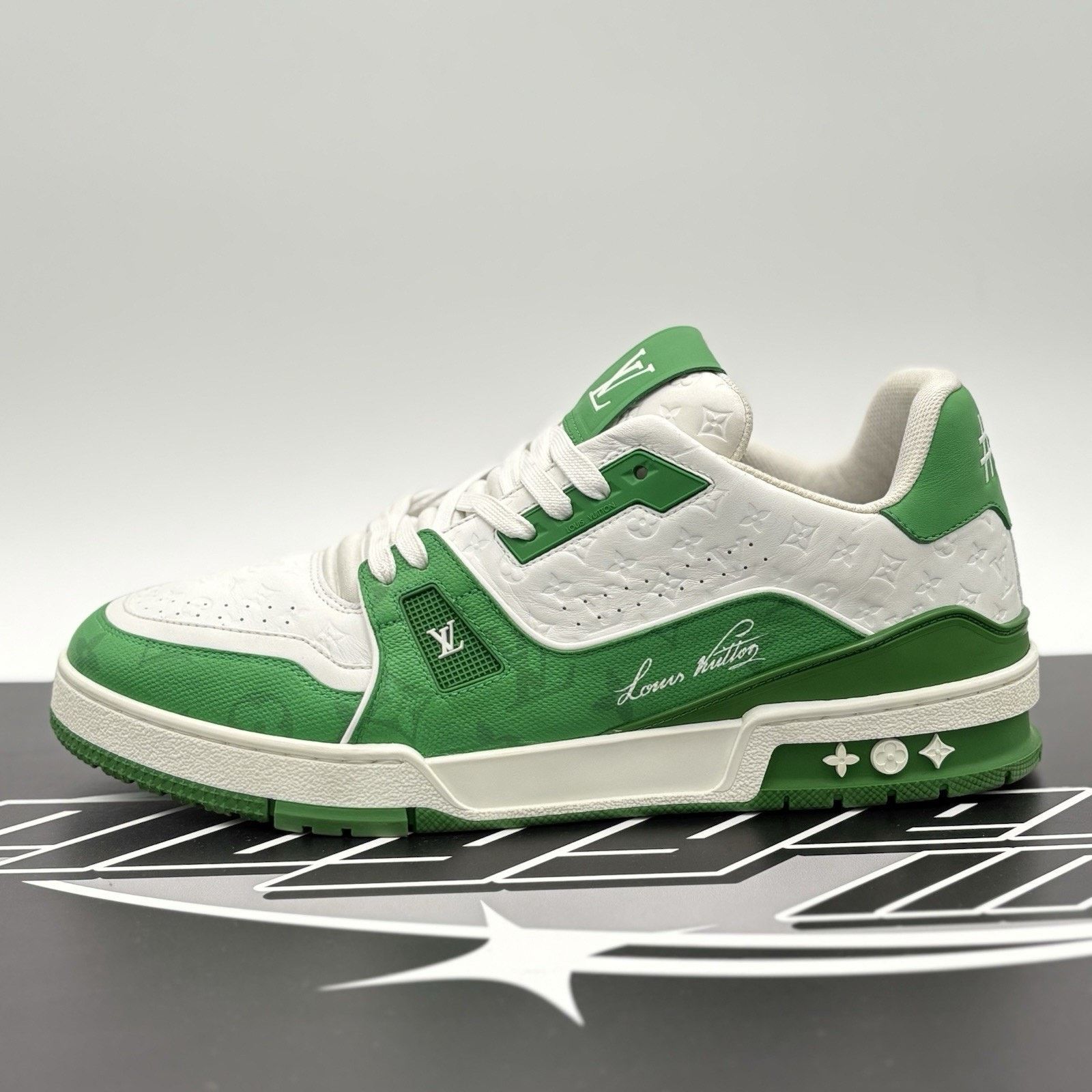 Louis Vuitton 10-10.5 US Louis Vuitton Trainer ' Green White ' VERY CLEAN Size US 10 / EU 43 - 8 Thumbnail