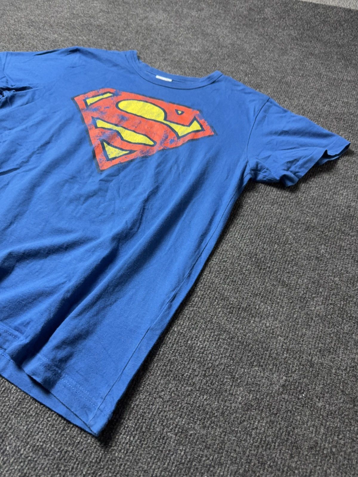 DC Comics Vintage 2009 DC Superman Distressed Graphic T-Shirt Blue Size US M / EU 48-50 / 2 - 3 Thumbnail