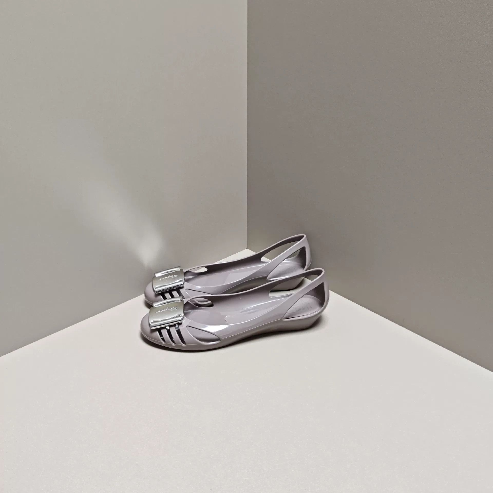 Salvatore Ferragamo Salvatore Ferragamo Casual Lowtop Sneakers us_5 Women Size US 5 / IT 35 - 1 Thumbnail