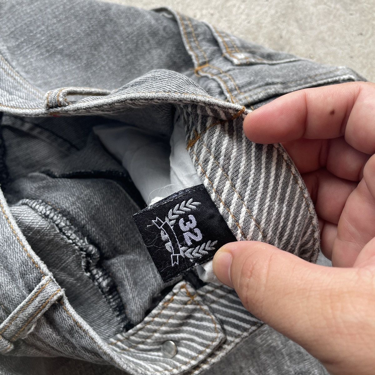 Japanese Brand Vintage Reaction Baggy Denim Faded Grey Japan Jeans Pants Size US 35 - 9 Thumbnail