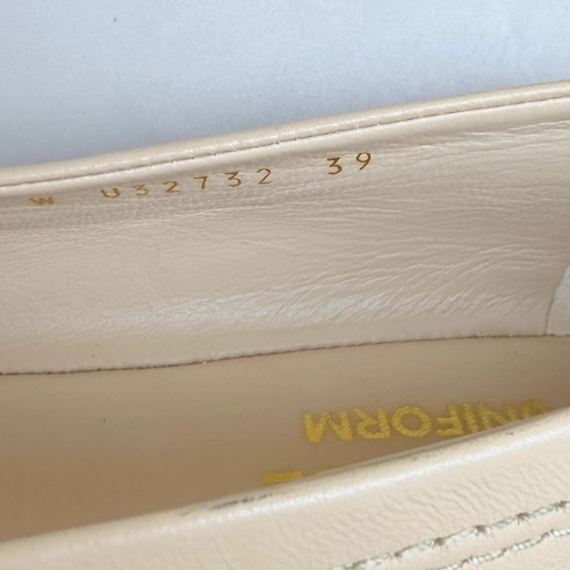 Chanel CHANEL CC Milk Tea Low Heel Pumps 39EU Mint Size US 8.5 / IT 38.5 - 7 Thumbnail