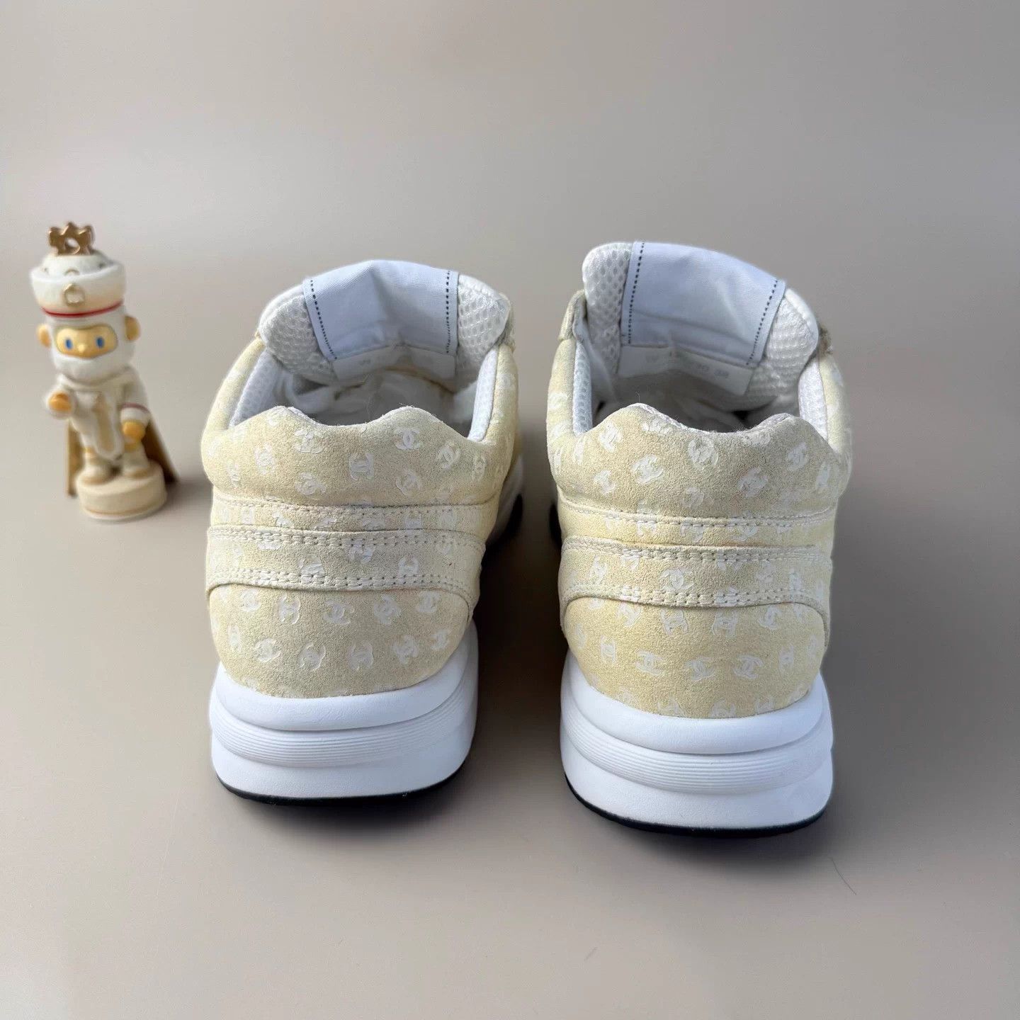 Chanel Chanel CC All Over Print Ivory Lace-Up Women's 38 Size US 7.5 / IT 37.5 - 3 Thumbnail