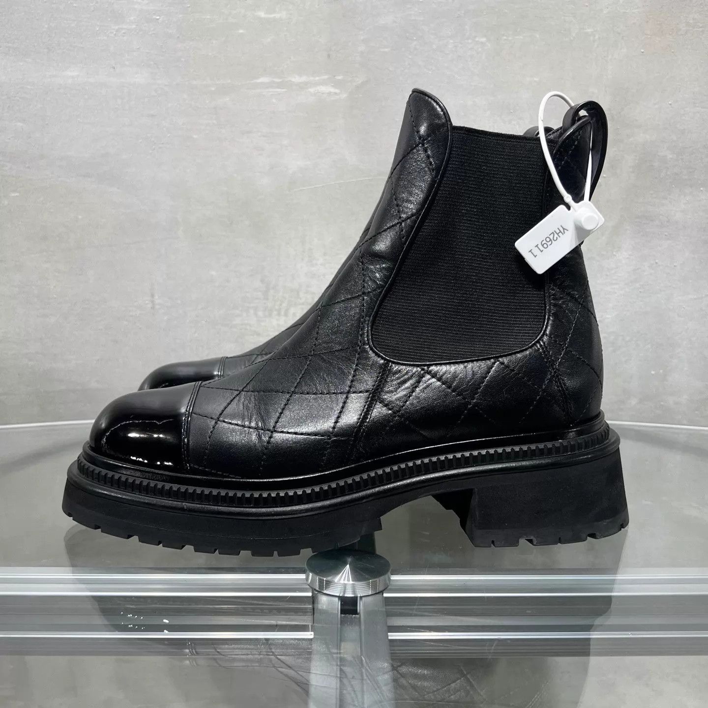 Chanel Chanel 23A Quilted Chelsea Boots 38 YH26911 Size US 7.5 / IT 37.5 - 3 Thumbnail