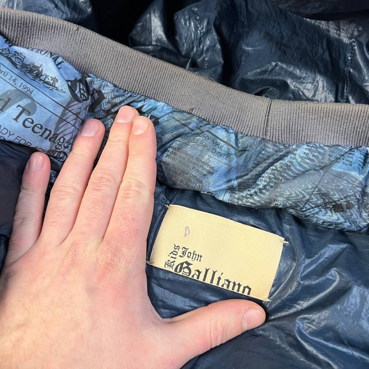 John Galliano John Galliano Rare Newspaper Designer Puffer Down Jacket Size S / US 4 / IT 40 - 9 Thumbnail