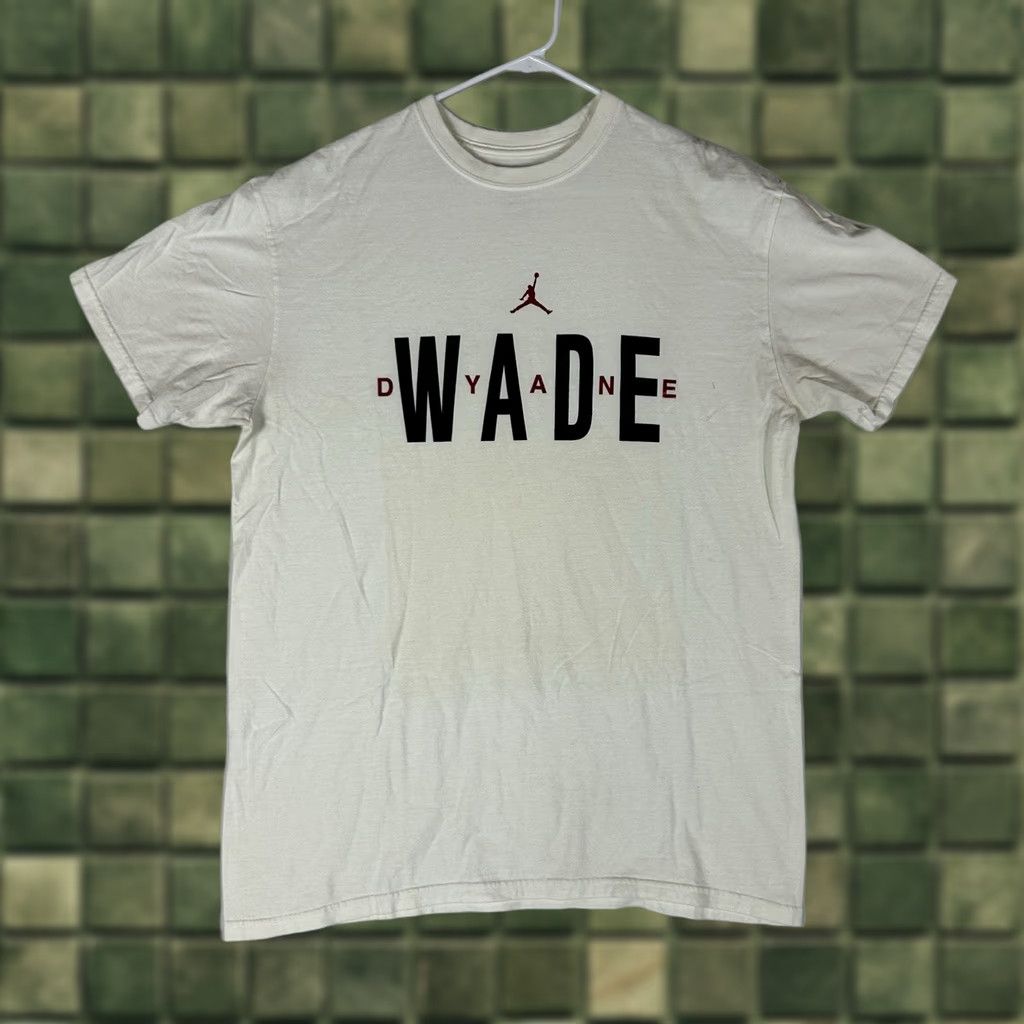 Jordan Brand Nike Dwayne Wade Jordan T-Shirt Men's XL Beige Short Sleeve Graphic Print 80s 90s Casual Shirt Mens Size US XL / EU 56 / 4 - 1 Thumbnail