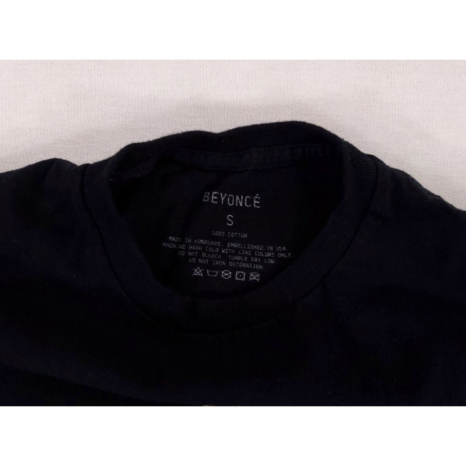 Vintage Beyonce T-Shirt Renaissance Pose Horse Black Unisex Adults Small Mens Womens S Size S / US 4 / IT 40 - 2 Thumbnail