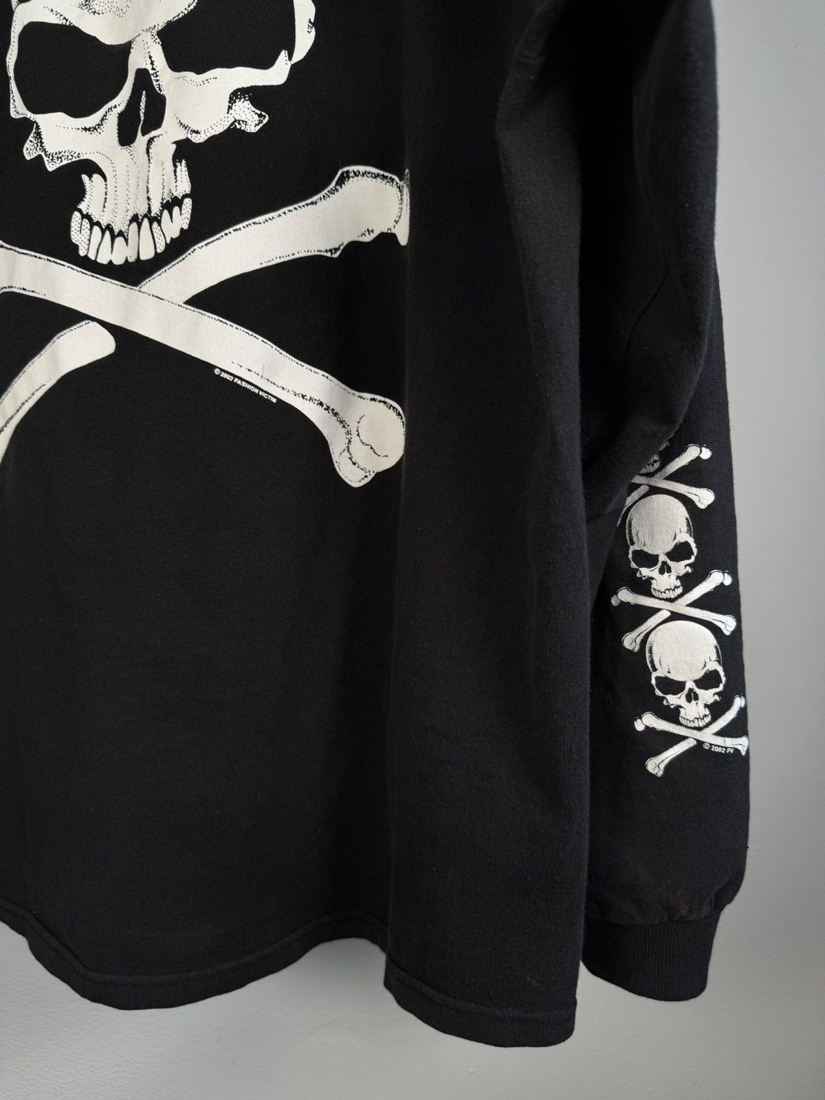 Vintage FADED 2002 ☠️ FASHION VICTIM SKULL & CROSSBONES LONG SLEEVE Size US XL / EU 56 / 4 - 6 Thumbnail