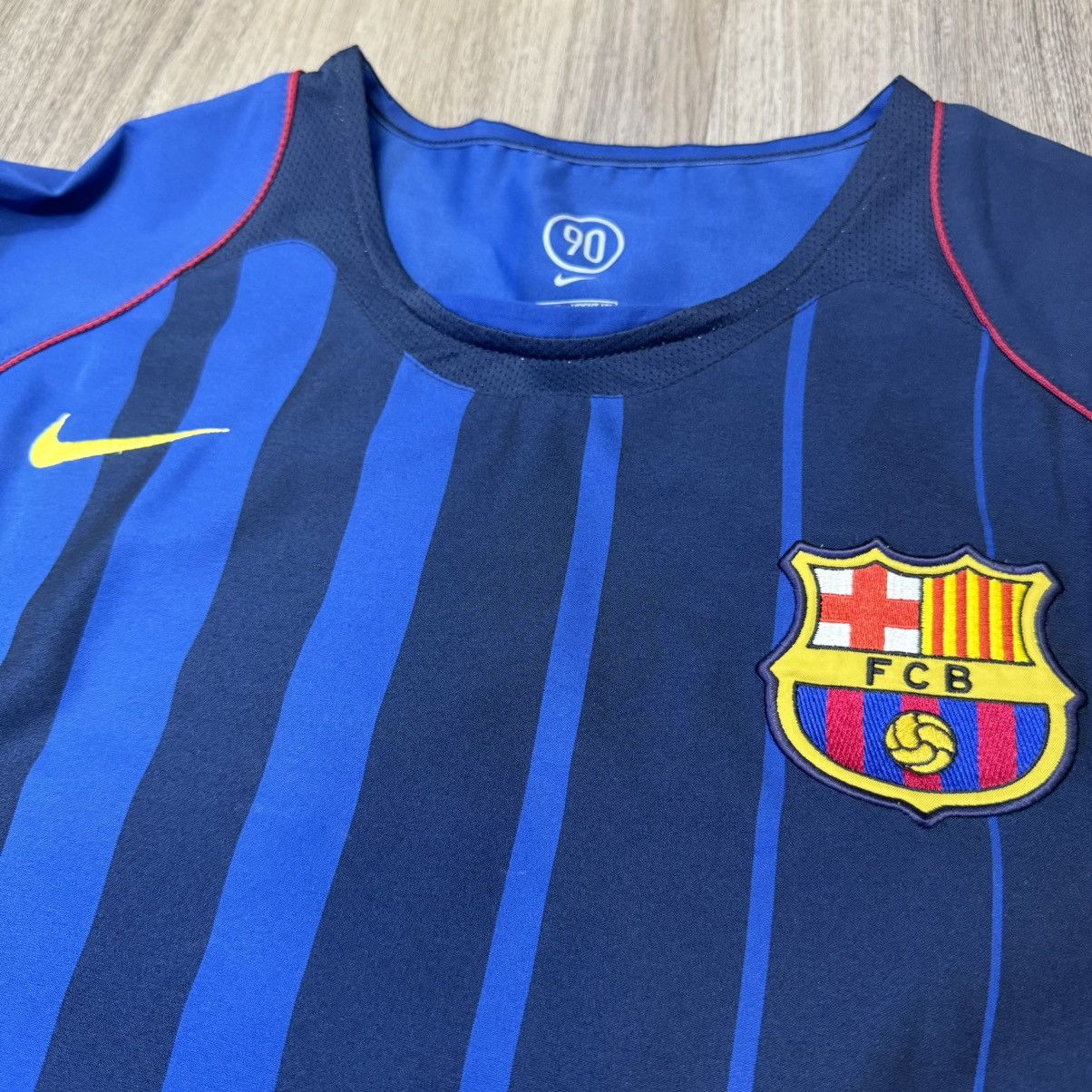 Vintage Barcelona 04/05 away shirt #10 Ronaldinho Size US M / EU 48-50 / 2 - 3 Thumbnail