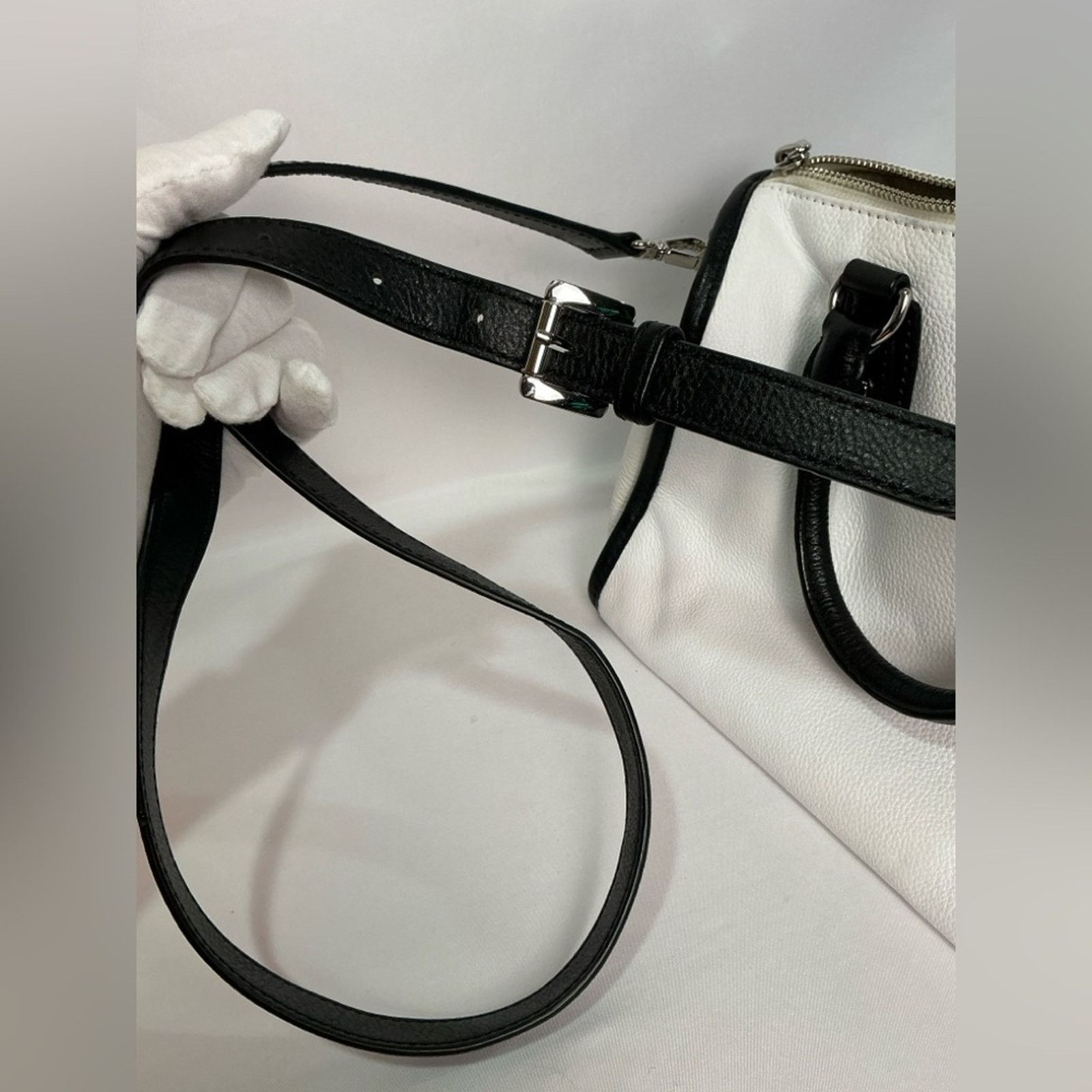 Michael Kors Michael Kors Margo Leather Satchel Two-Tone Black White Size ONE SIZE - 12 Thumbnail