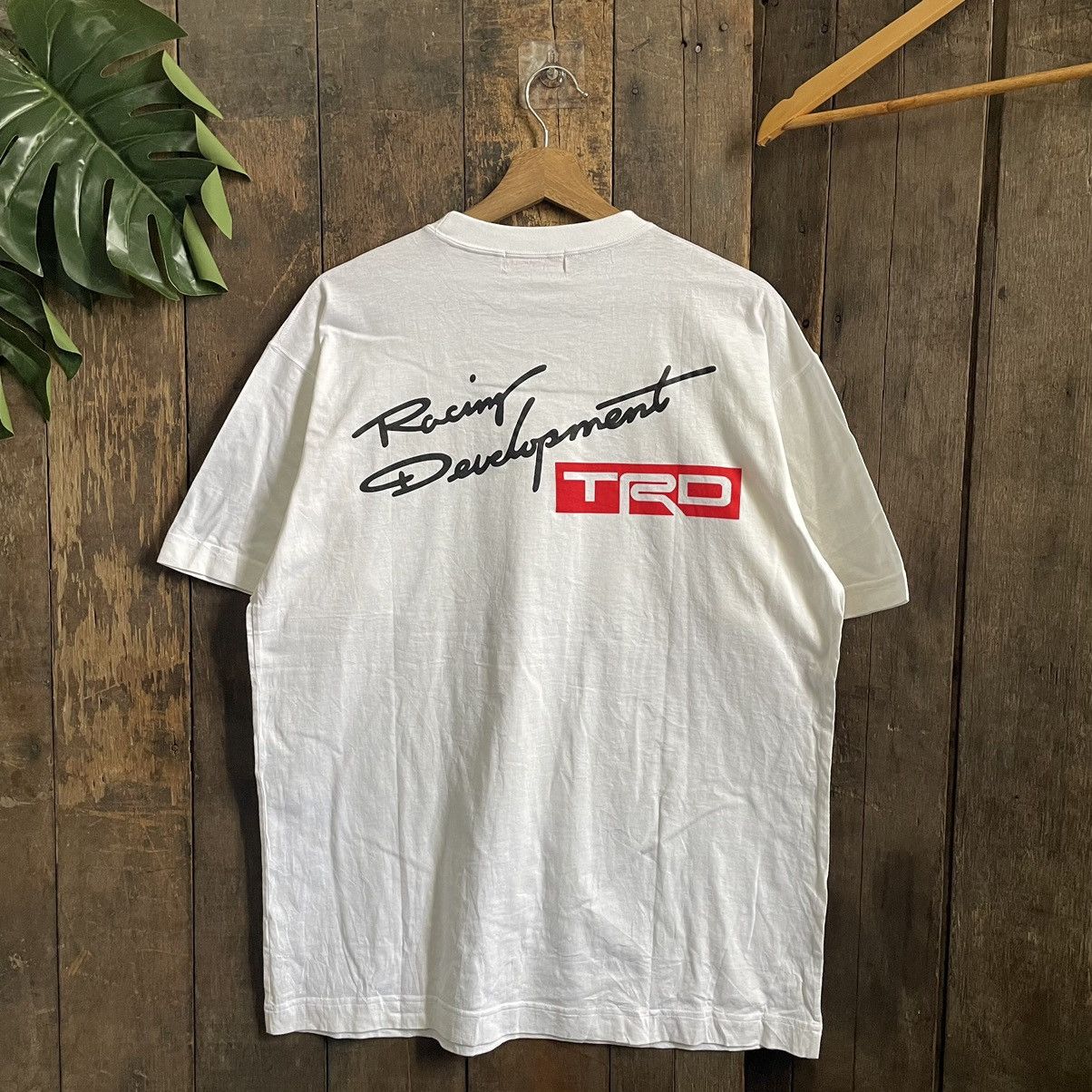 Vintage Vintage Toyota TRD Signature Logo Racing Tshirt Size US L / EU 52-54 / 3 - 1 Thumbnail