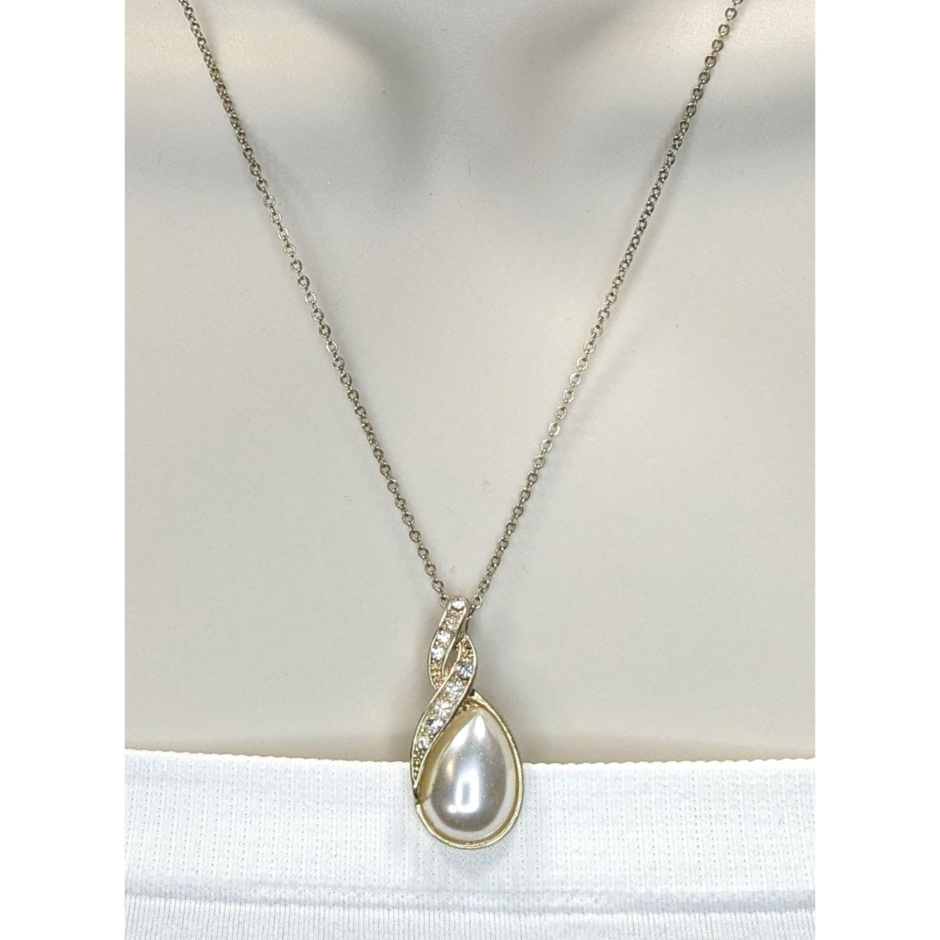 Other Elegant Faux Pearl Necklace With Gold-Tone Metal & Crystal A Size ONE SIZE - 6 Thumbnail