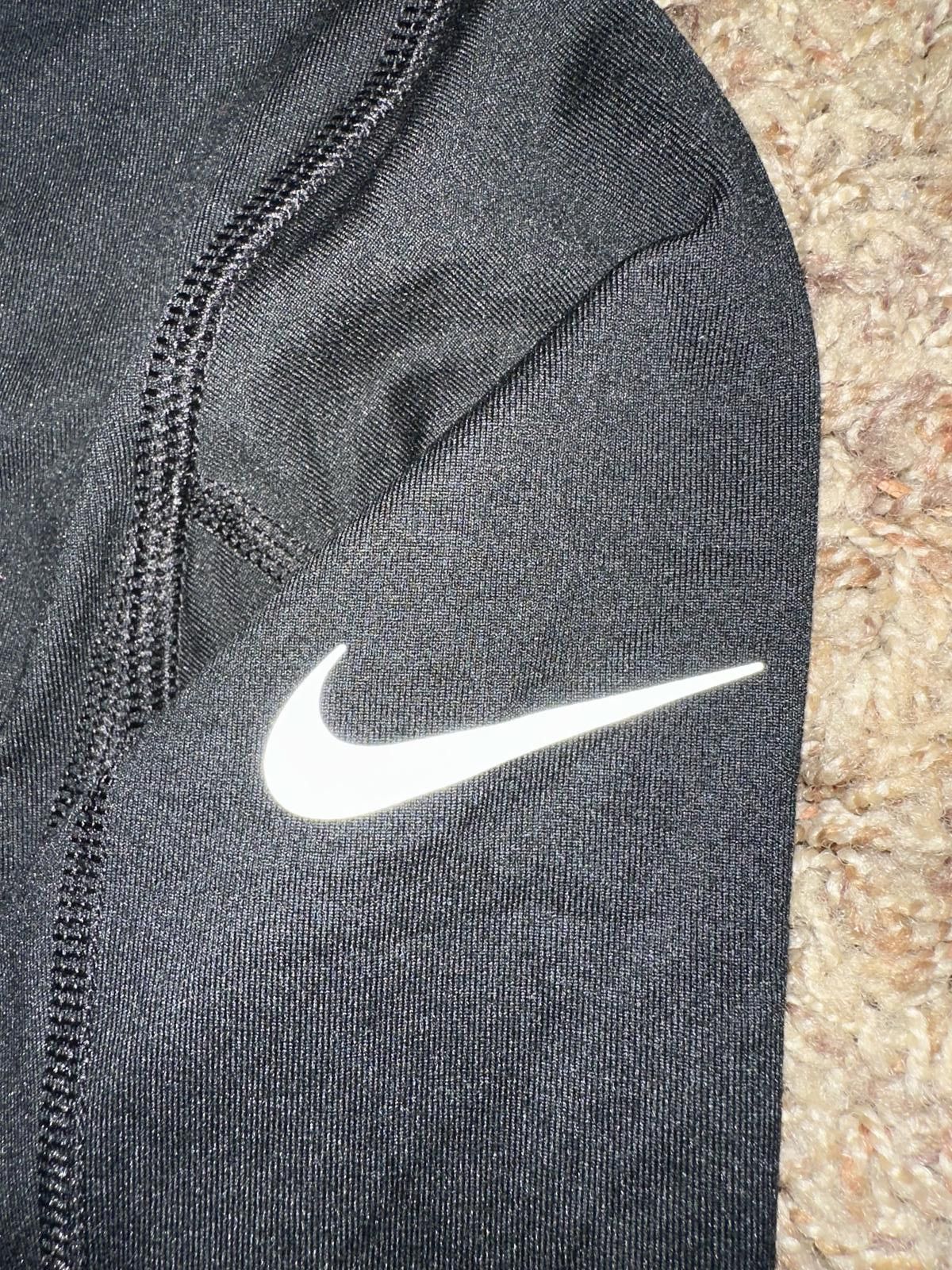 Nike Nike Women’s Dri-FIT Element Running Crew Neck Long Sleeve Black Shirt Sample Size S / US 4 / IT 40 - 2 Thumbnail