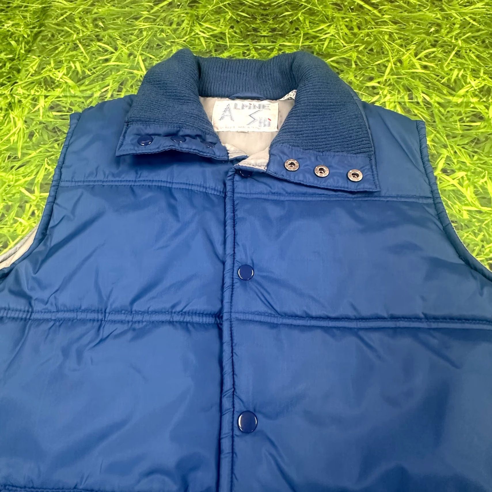 Vintage VINTAGE Alpine Ski Blue Puffer Vest Mens M Size Blue Nylon Snap Warm Quilted Lined Stand-Up Collar Casual Outdoor Sportsman Ski Size US M / EU 48-50 / 2 - 3 Thumbnail
