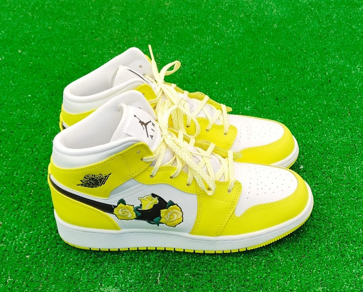 Jordan Brand Shoes Air Jordan 1 Mid Yellow Floral Size US 8 / IT 38 - 1 Thumbnail