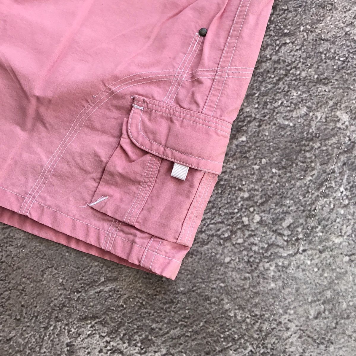 Vintage Vintage Y2K Pink Cargo Skirt Streetwear Pocket Detail 27 Size 27" / US 4 / IT 40 - 2 Thumbnail