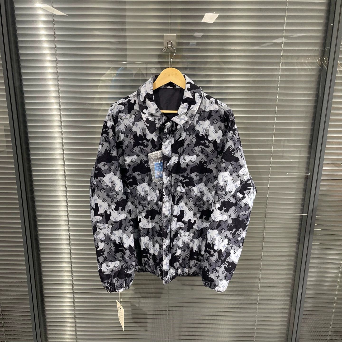 Louis Vuitton LV Camo Monogram Reversible Jacket 52 95New Size US L / EU 52-54 / 3 - 1 Thumbnail