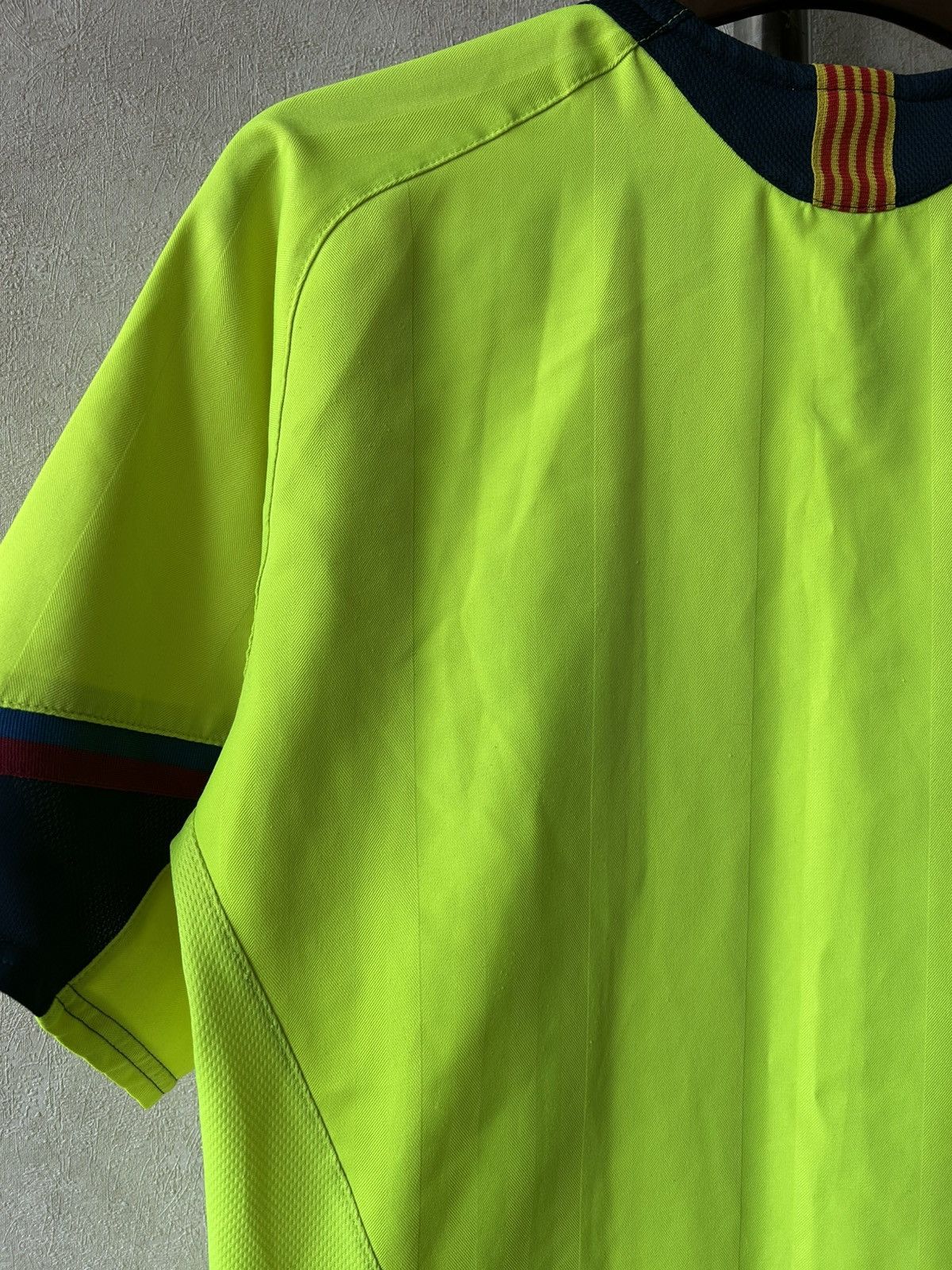 Nike Nike Barcelona 2005/06 Away Soccer Jersey Y2K Blokecore Size US S / EU 44-46 / 1 - 8 Thumbnail