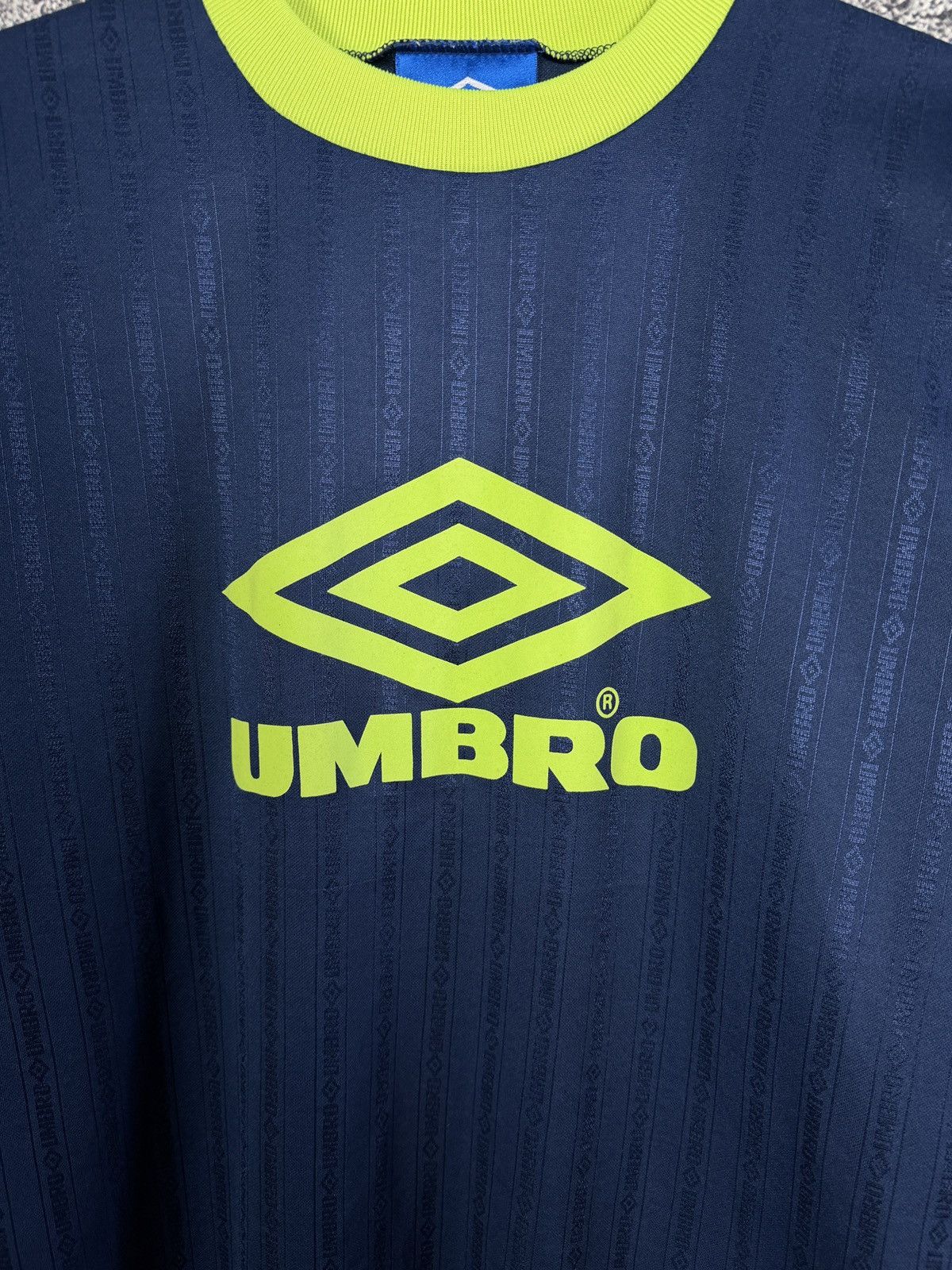 Umbro UMBRO Vintage 90s Crewneck Monogram T-Shirt Made in England Size US M / EU 48-50 / 2 - 6 Thumbnail