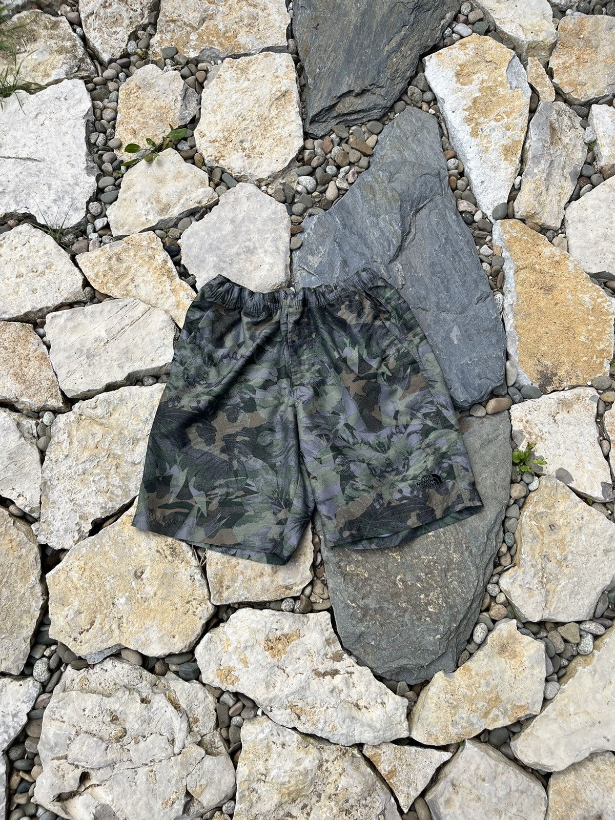 The North Face camo y2k shorts leaves realtree outdoor pants