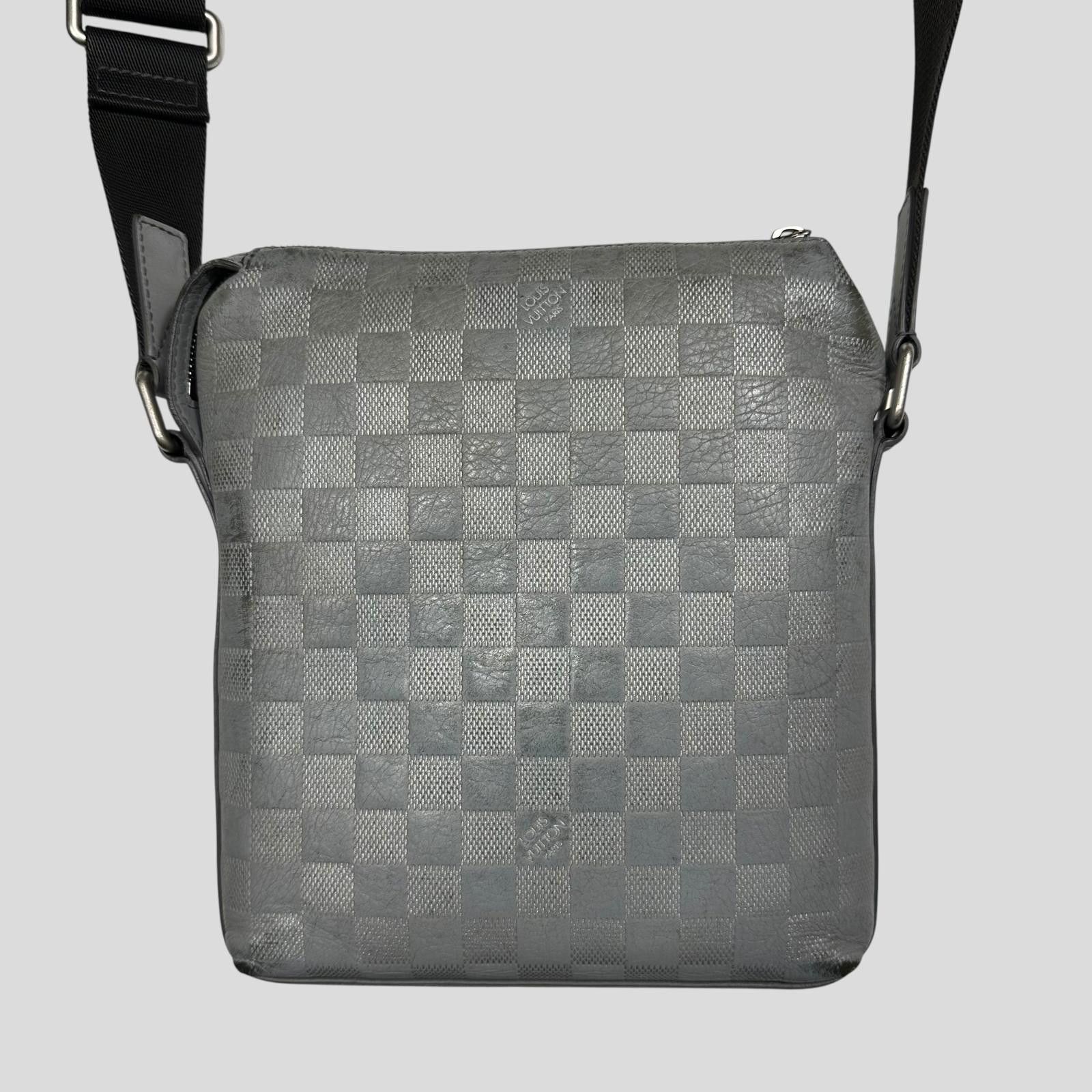 Louis Vuitton Louis Vuitton Damiere Discovery Monogram Leather Infini Bag Size ONE SIZE - 3 Thumbnail