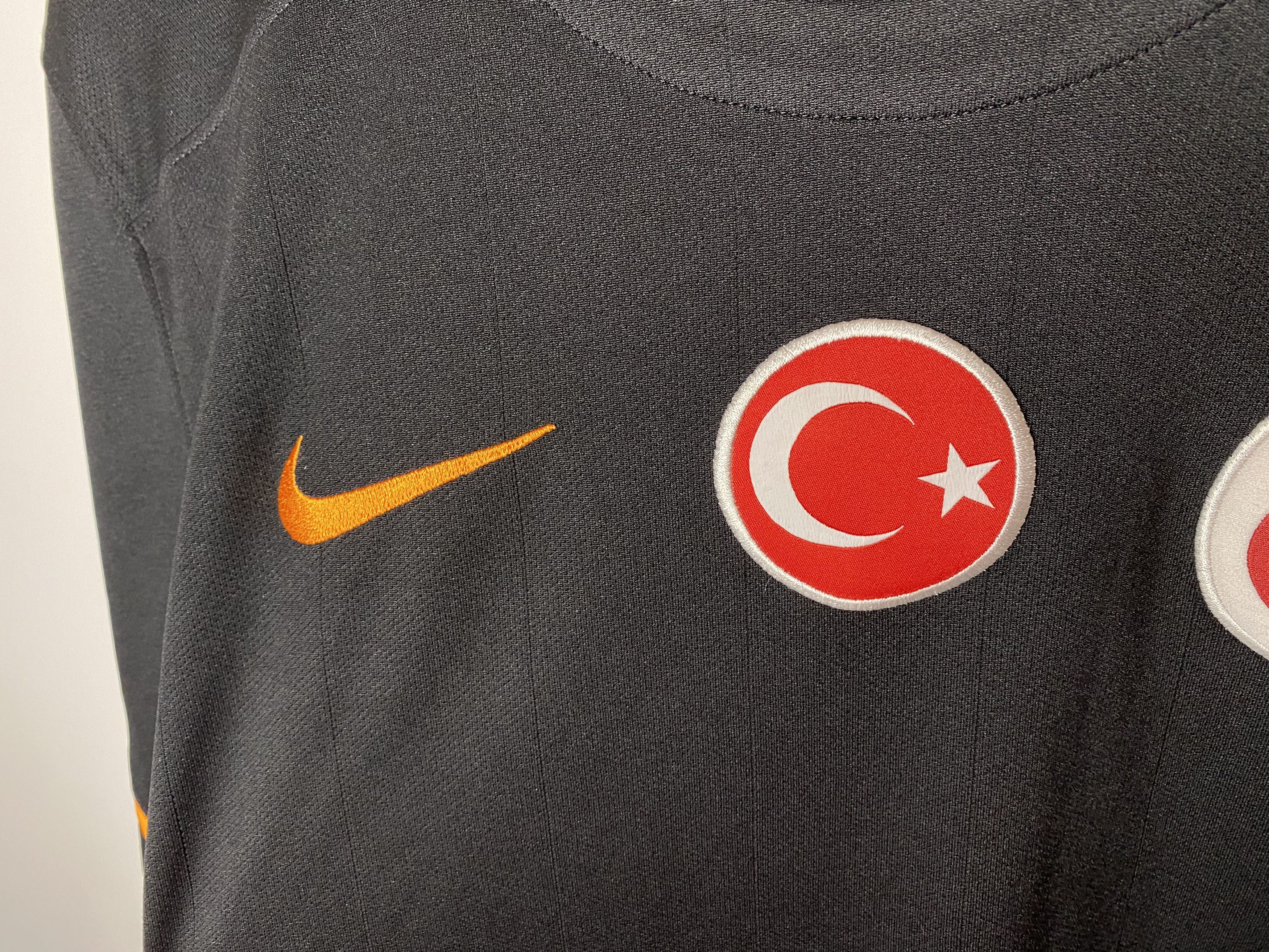 Nike YASIN #7 GALATASARAY 2015 AWAY FOOTBALL SHIRT SOCCER JERSEY Size US M / EU 48-50 / 2 - 5 Thumbnail
