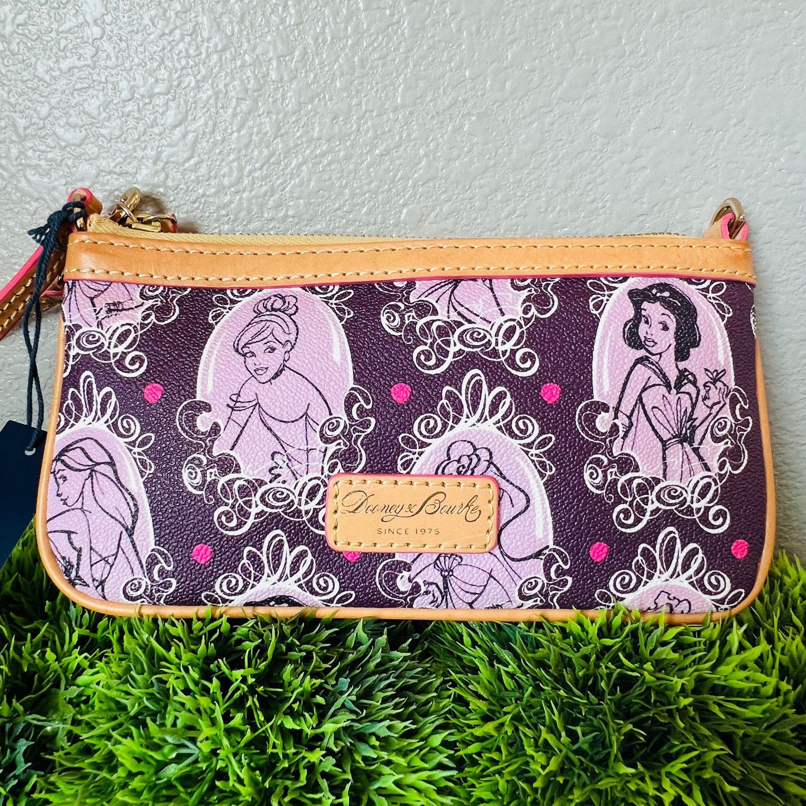 Dooney & Bourke NWT Disney Dooney & Bourke Princess Marathon 2015 Wristlet Size ONE SIZE - 6 Thumbnail