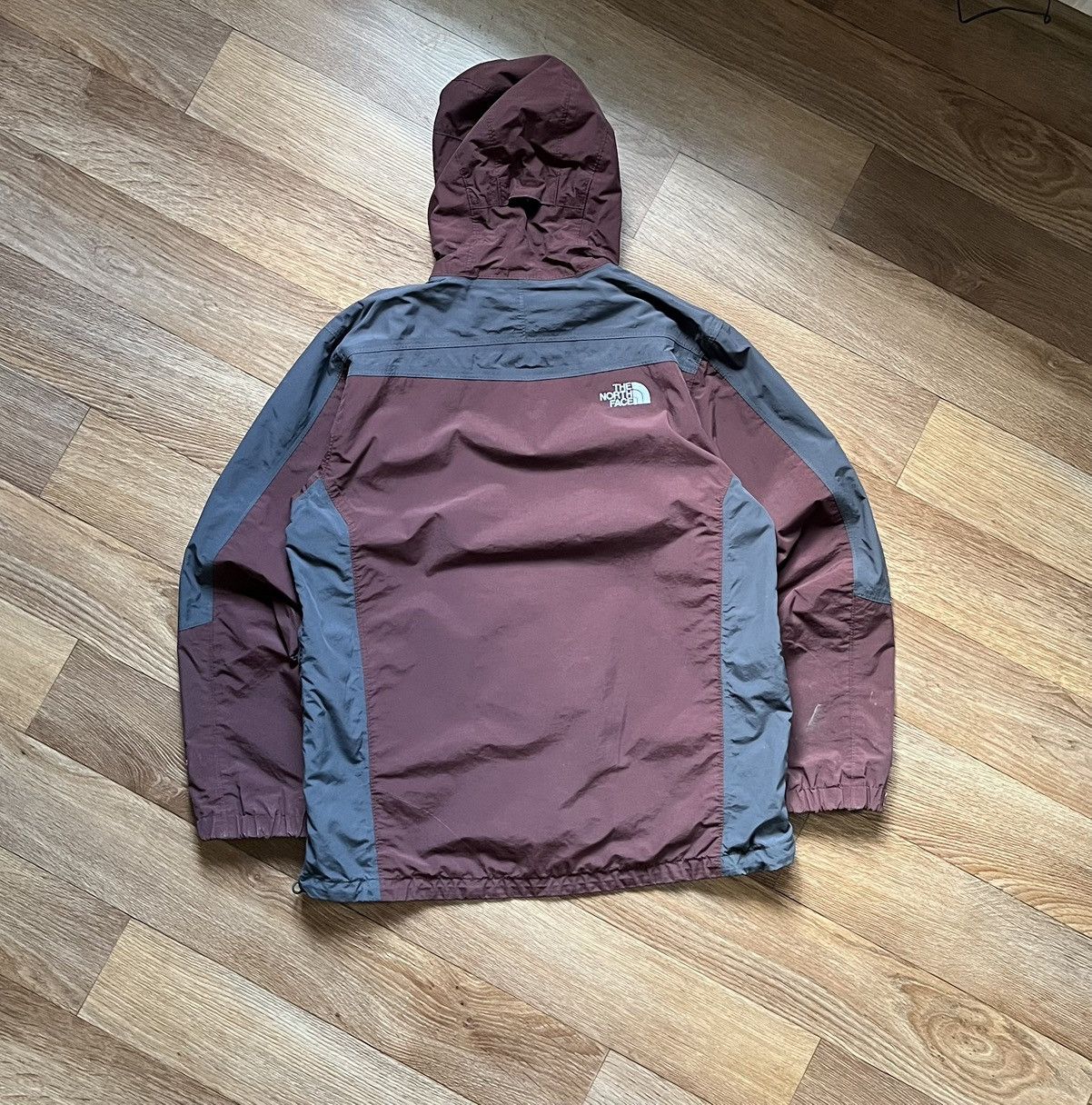 The North Face Vintage The North Face HyVent Outdoor Windbreaker Jacket Size US L / EU 52-54 / 3 - 8 Thumbnail