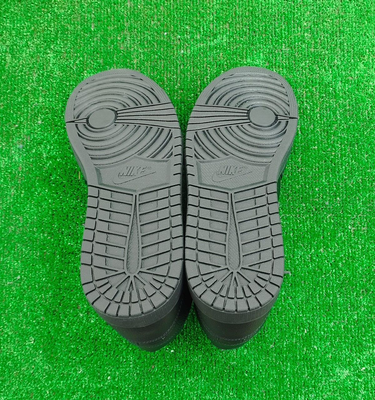 Jordan Brand Shoes Jordan 1 Mid SE Size US 12.5 / EU 45-46 - 7 Thumbnail