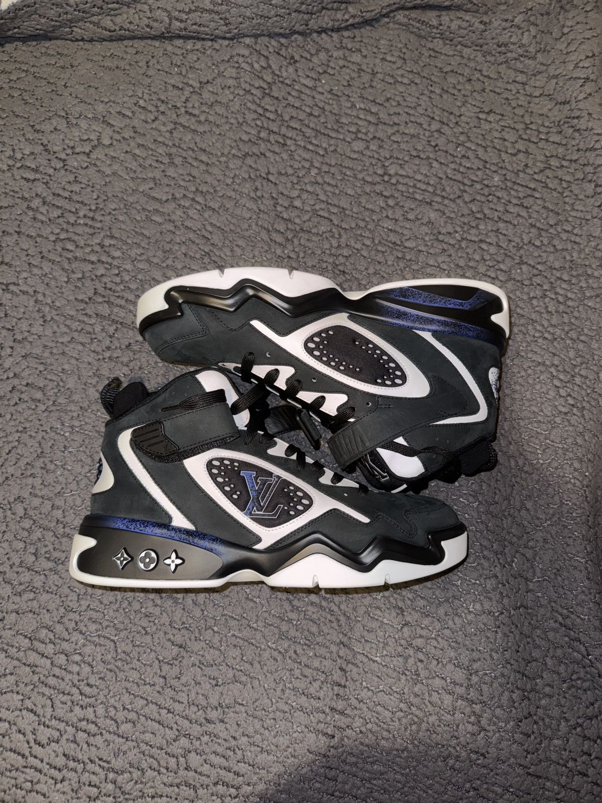 Louis Vuitton LV Trainer 2 Size US 9.5 / EU 42-43 - 4 Thumbnail