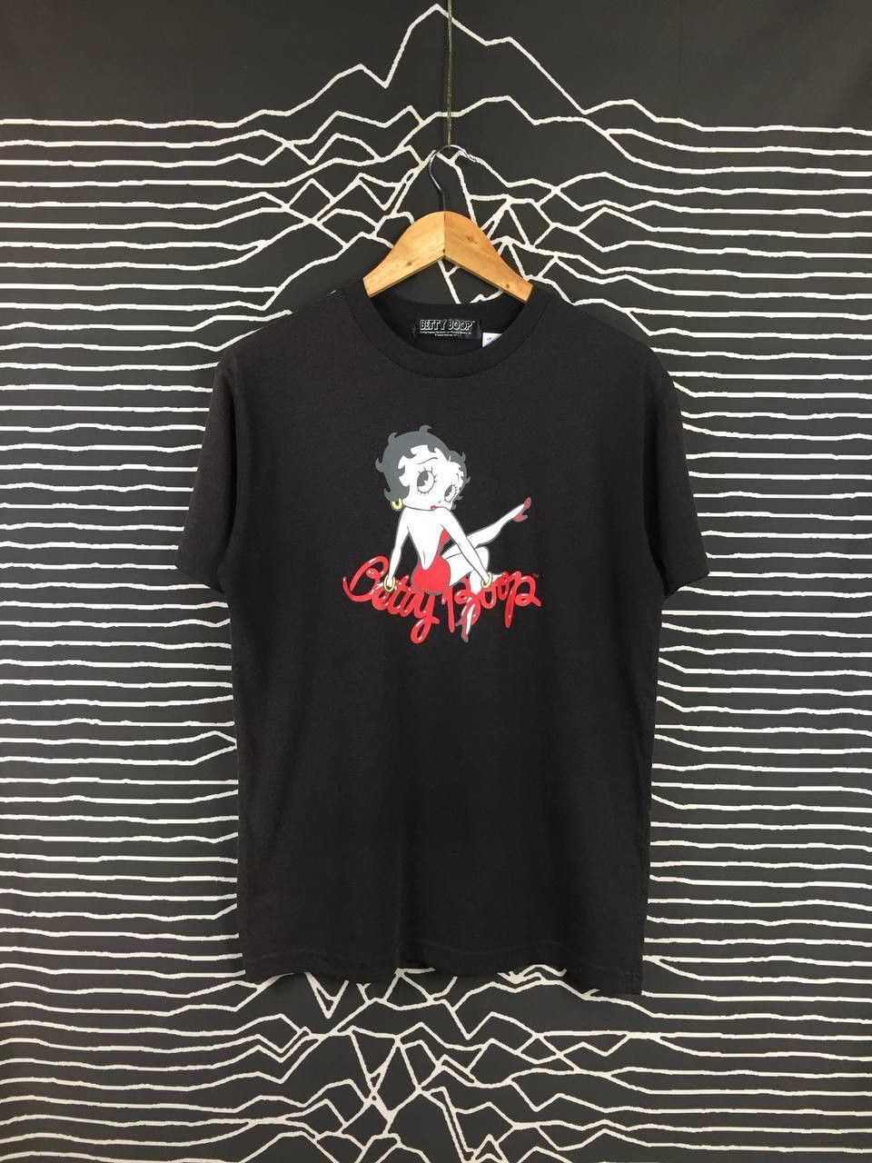 image of Anima x Cartoon Network VTG Sunfaded Betty Boop Cartoon Pop Culture Art Tee in Black (Size Medium)