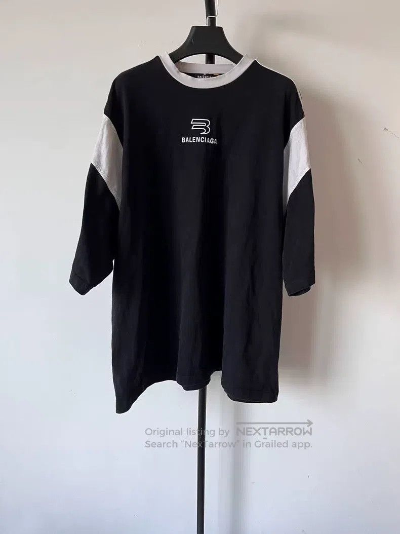 Balenciaga Balenciaga Contrast Letter Logo Printed Loose Round Neck C Size US L / EU 52-54 / 3 - 1 Thumbnail