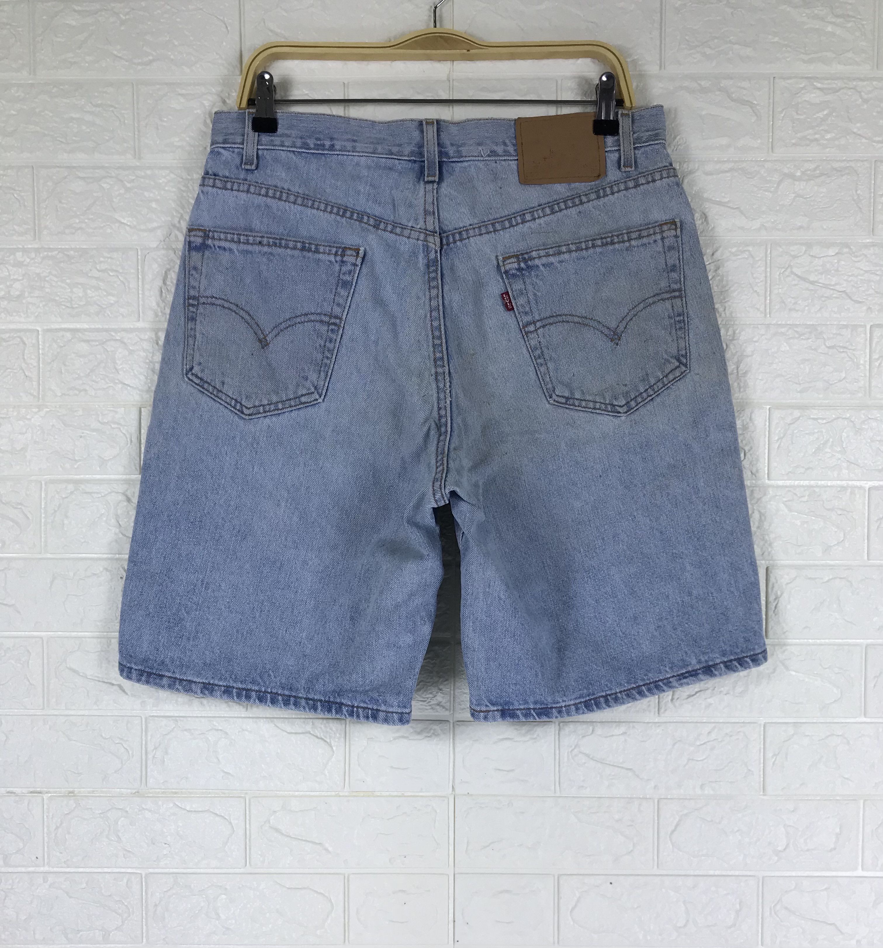 Levi's Vintage Levi's 550 Relaxed Wash Light Wash Short Jeans Size US 32 / EU 48 - 2 Thumbnail