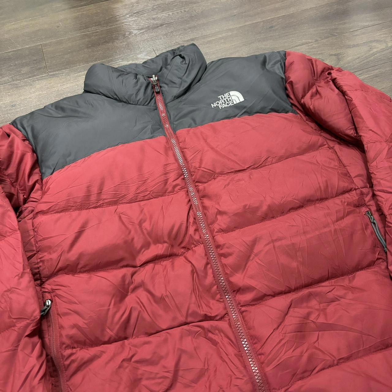 The North Face The North Face 700 puffer jacket nuptse M Red Grey Size US M / EU 48-50 / 2 - 1 Thumbnail