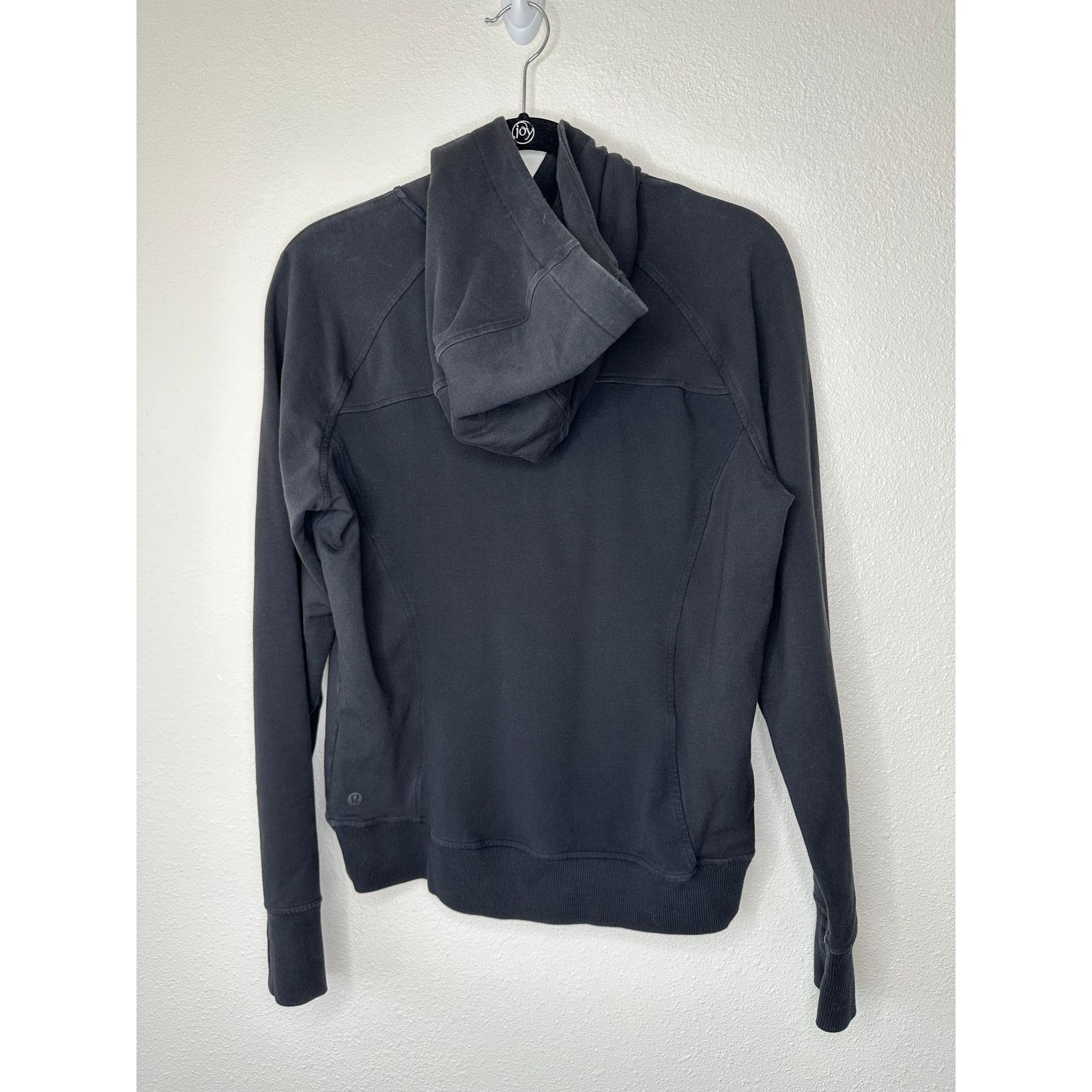 Lululemon Lululemon Black Long Sleeve Pullover Front Pocket Hoodie 4 Size S / US 4 / IT 40 - 7 Thumbnail