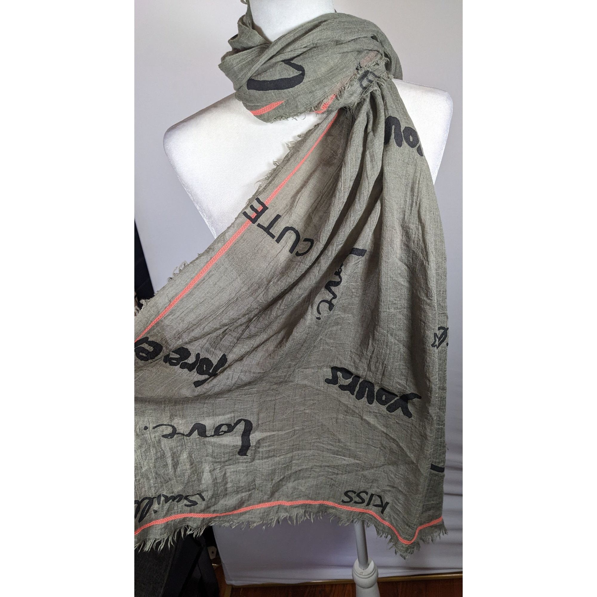Other Codello Grey Love Print Scarf With Pink Contrast Stitching Size ONE SIZE - 8 Thumbnail