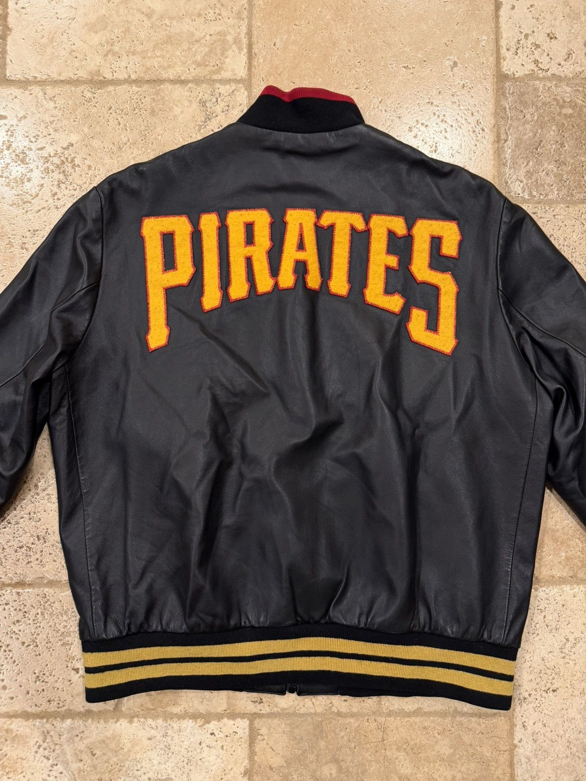 Gucci × MLB Gucci x MLB AW18 Pirates Black Leather Bomber Varsity Jacket Size US L / EU 52-54 / 3 - 15 Thumbnail