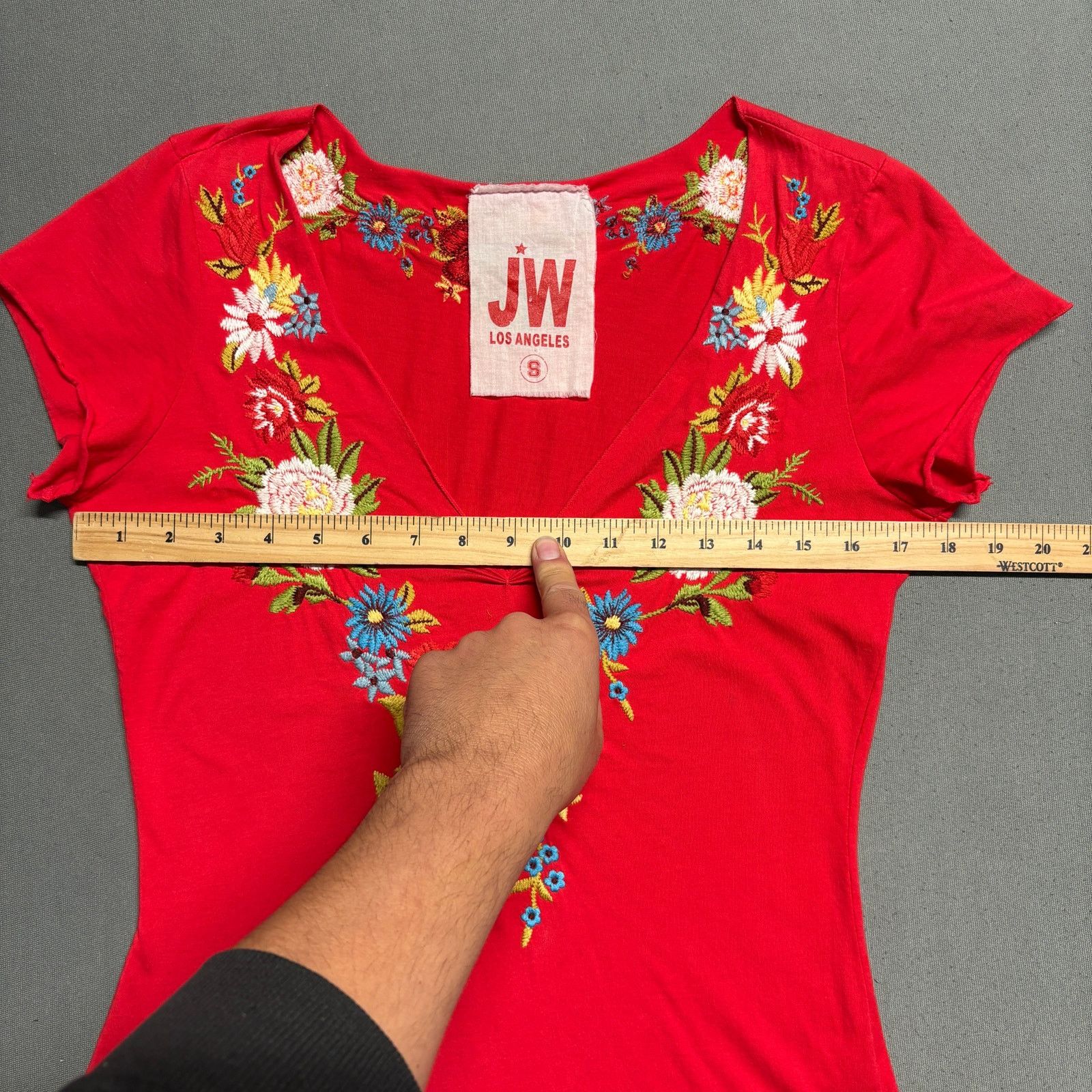 Johnny Was JW Los Angeles Red V-Neck Floral Embroidered Top SM Women’s Size S / US 4 / IT 40 - 10 Thumbnail