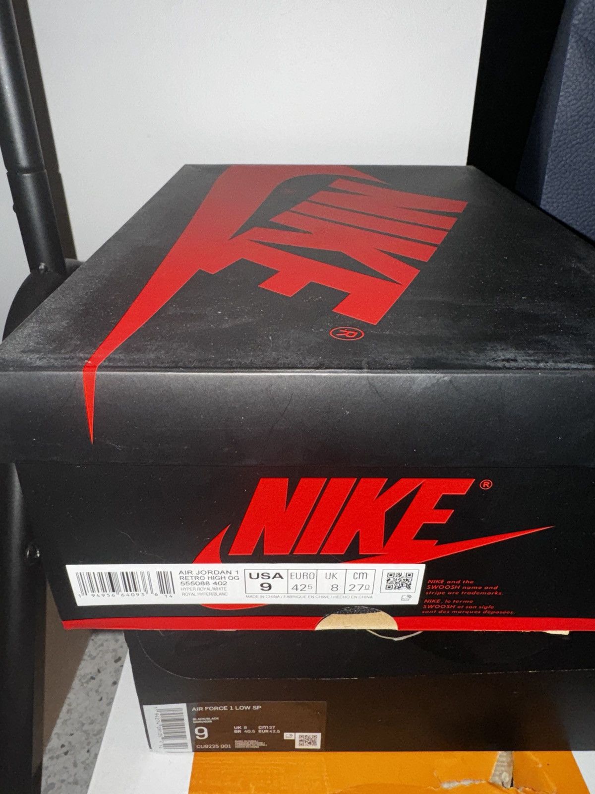 Jordan Brand × Nike Jordan 1 Hyper Royale Smoke Grey High US 9 Size US 9 / EU 42 - 4 Thumbnail