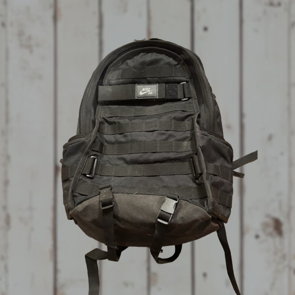超希少【NIKE SB】 skate shuttleバックパック リュック カモ NIKE SB skate shuttle backpack - メルカリ