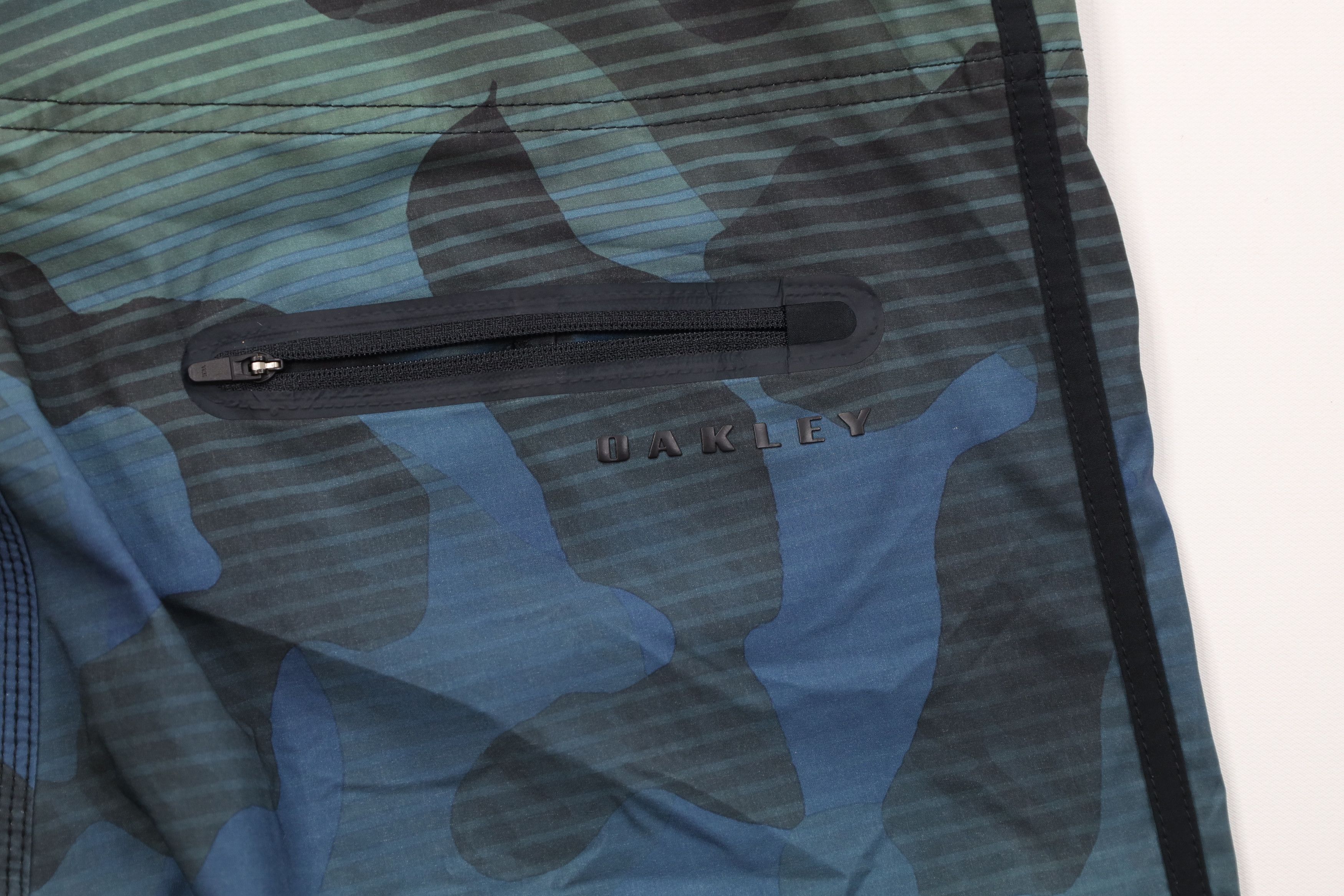 Oakley Vintage Y2K Oakley Camouflage Board Shorts Swim Trunks Size US 33 - 8 Thumbnail
