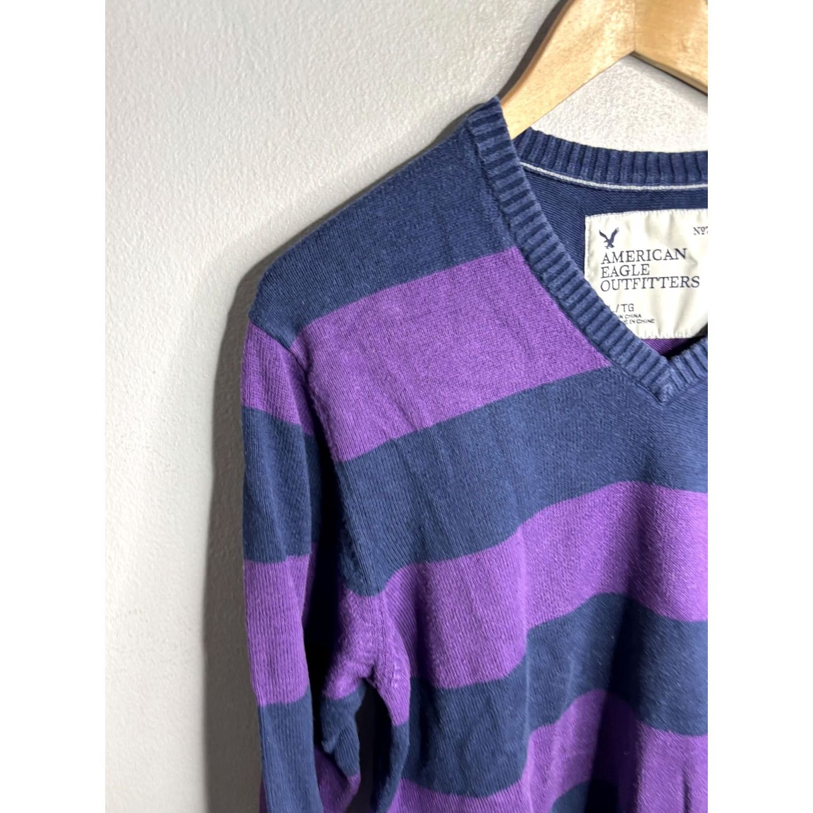 American Eagle Outfitters VINTAGE American Eagle Outfitters Sweater Mens XL Navy Purple Striped V-Neck Pullover Size US XL / EU 56 / 4 - 2 Thumbnail