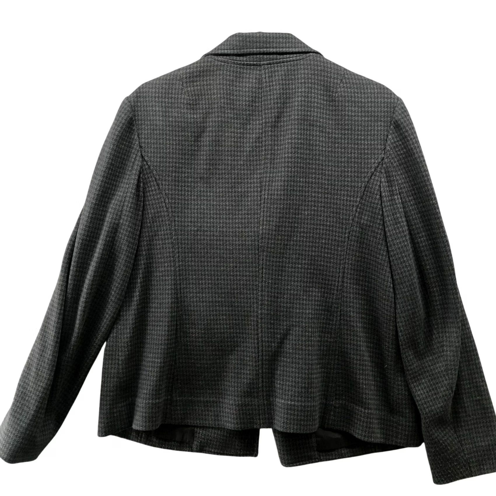 Talbots Talbots Blazer Womens L Gray Black 2 Button Stretch Houndstooth Knit Short Coat Jacket Career Office Casual Business Formal Regular Size Type: Blazer Size L / US 10 / IT 46 - 2 Thumbnail