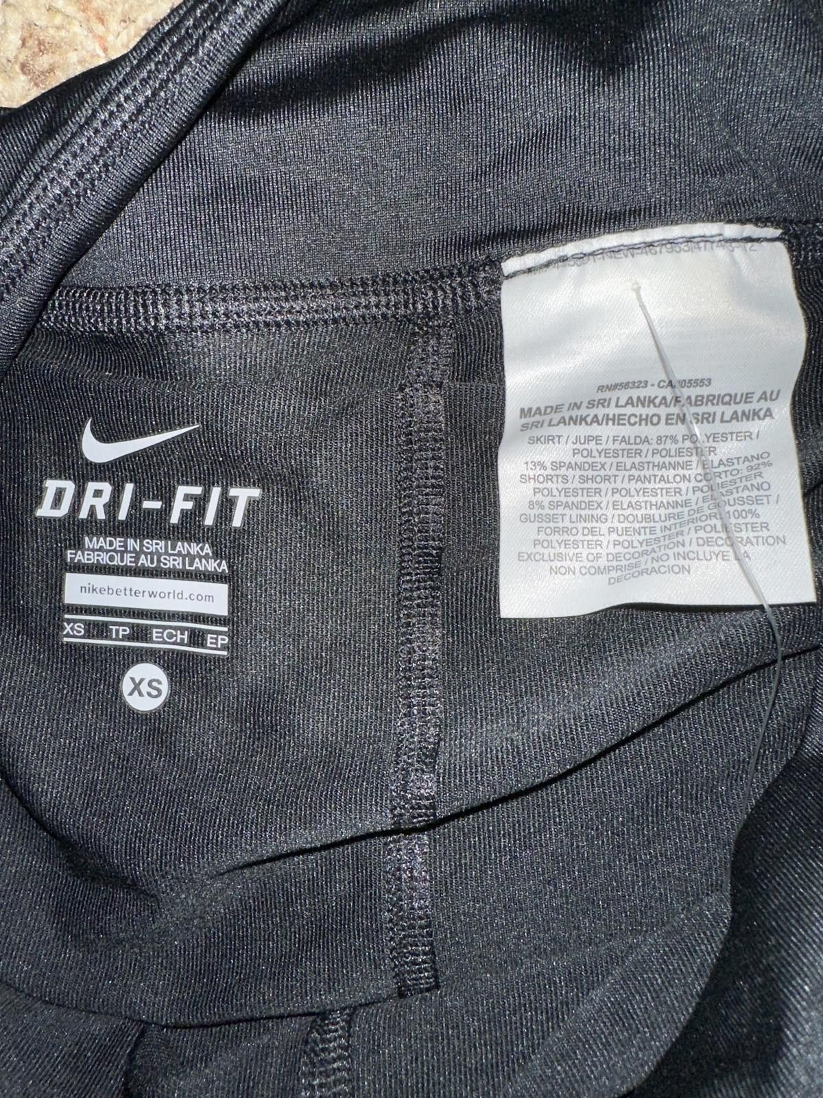 Designer Nike Women’s Flirty Knit Black/White Skirt Size 26" / US 2 / IT 38 - 3 Thumbnail