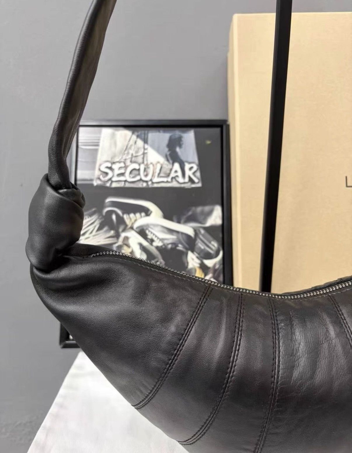 Lemaire Lemaire Sheepskin Croissant Bag KKKK6 Size ONE SIZE - 6 Thumbnail